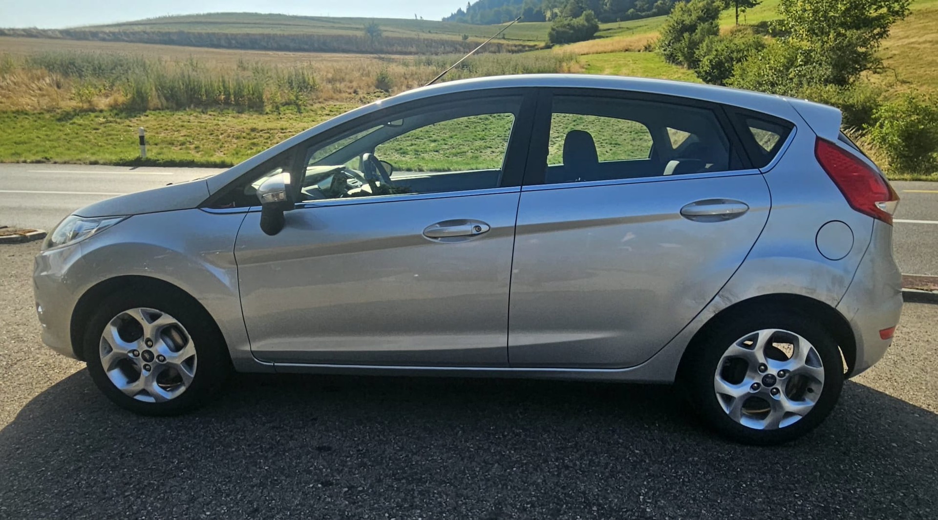 FORD Fiesta 1.4 16V Titanium Automatic-showroom-element-2