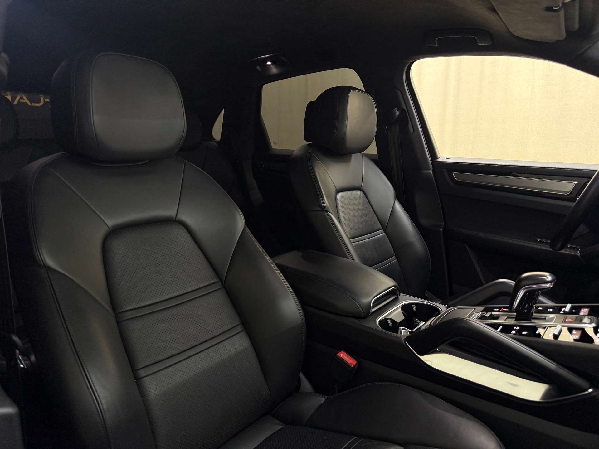 PORSCHE Cayenne Turbo-image-8