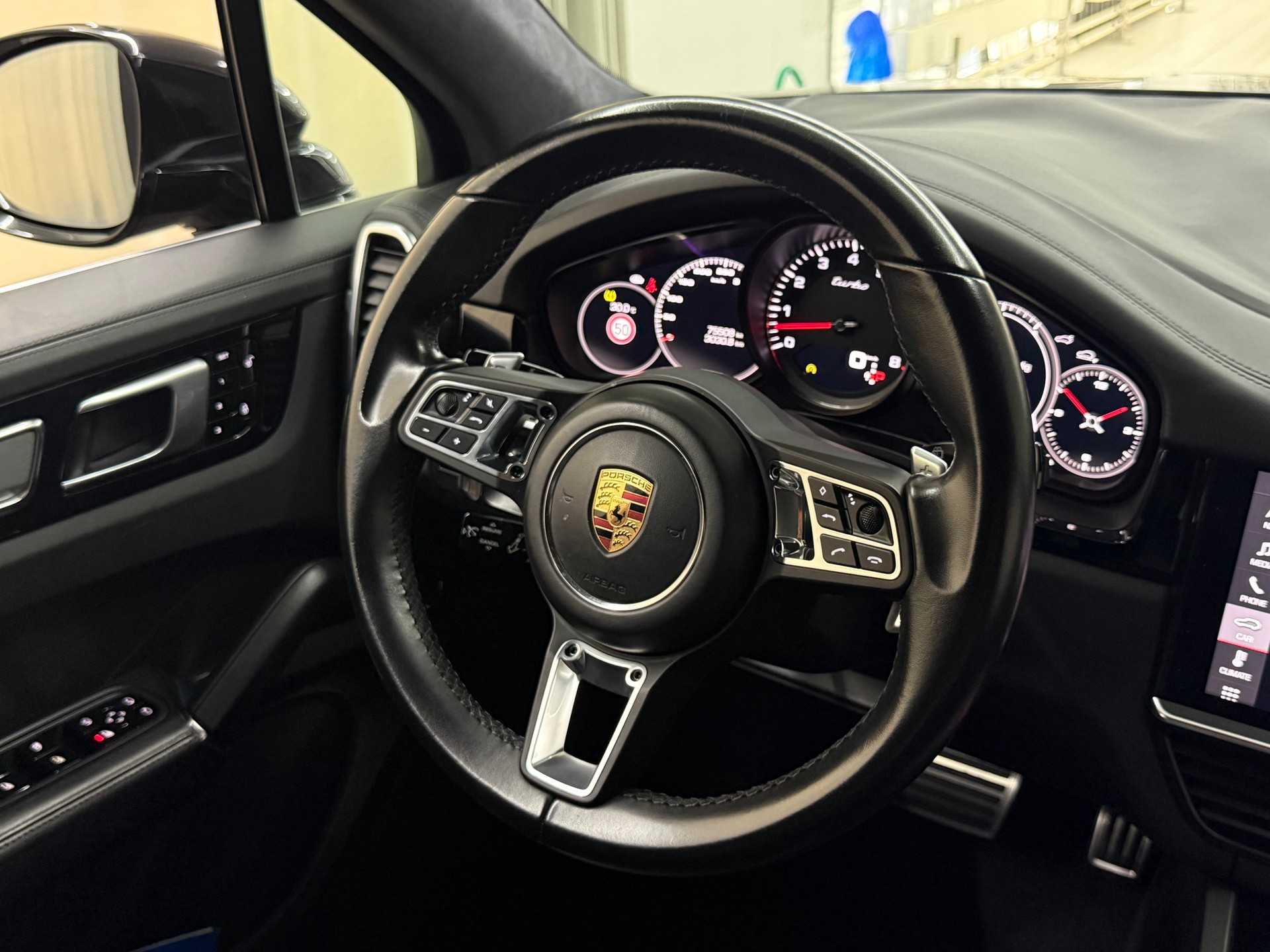 PORSCHE Cayenne Turbo-image-10