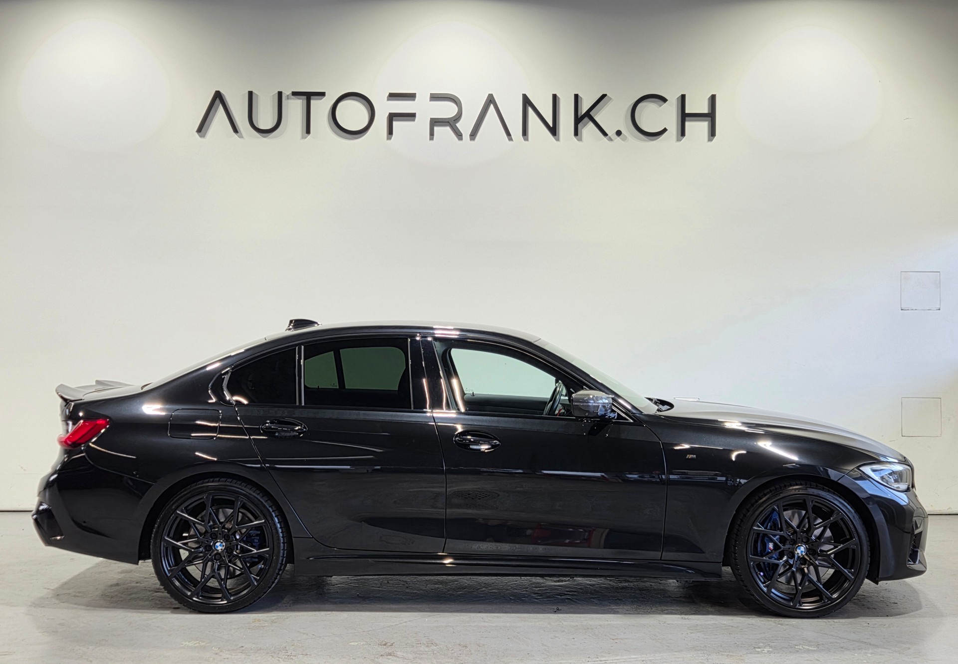 BMW M340i xDrive-showroom-element-1