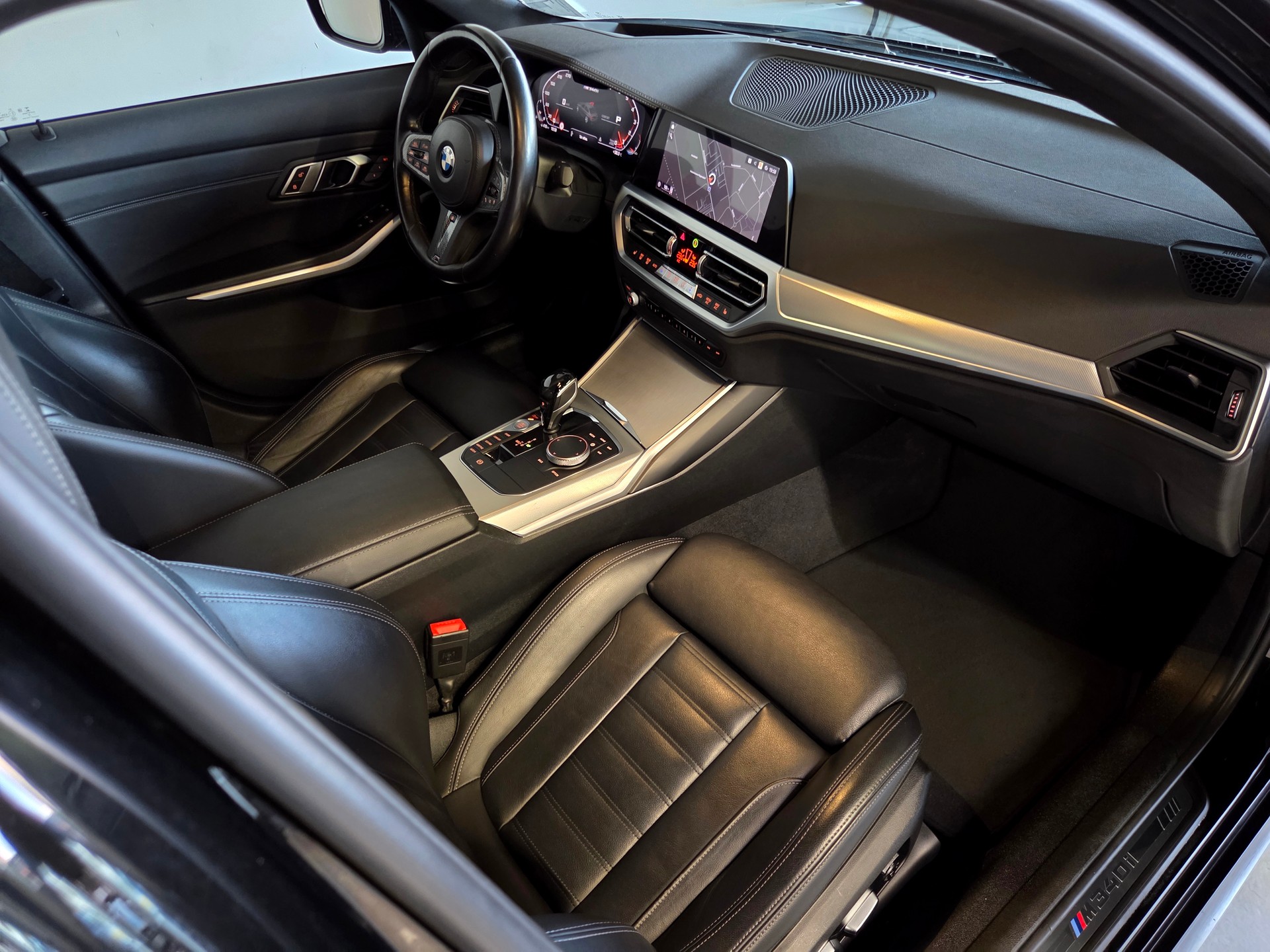 BMW M340i xDrive-image-12