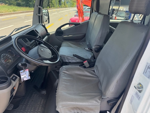 NISSAN Cabstar Comfort 35.13 **19000 km**Klima** erhöhte Seitenläde 3.5t Anhängelast Kugel und Hacken-image-7