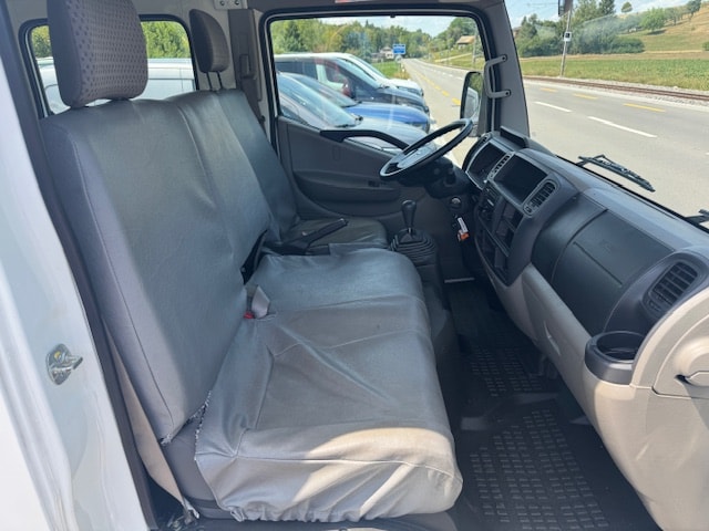 NISSAN Cabstar Comfort 35.13 **19000 km**Klima** erhöhte Seitenläde 3.5t Anhängelast Kugel und Hacken-image-8