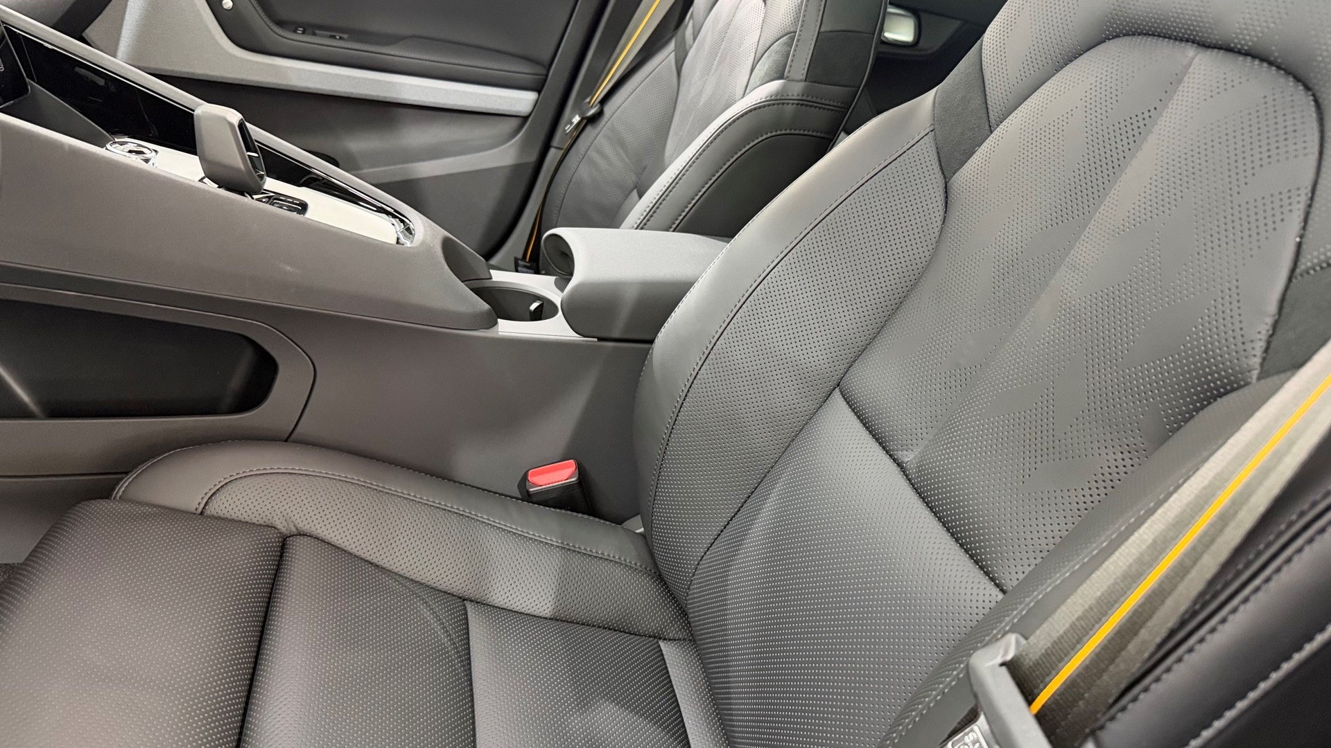 POLESTAR 2 Long Range Dual Motor Prime-showroom-element-3