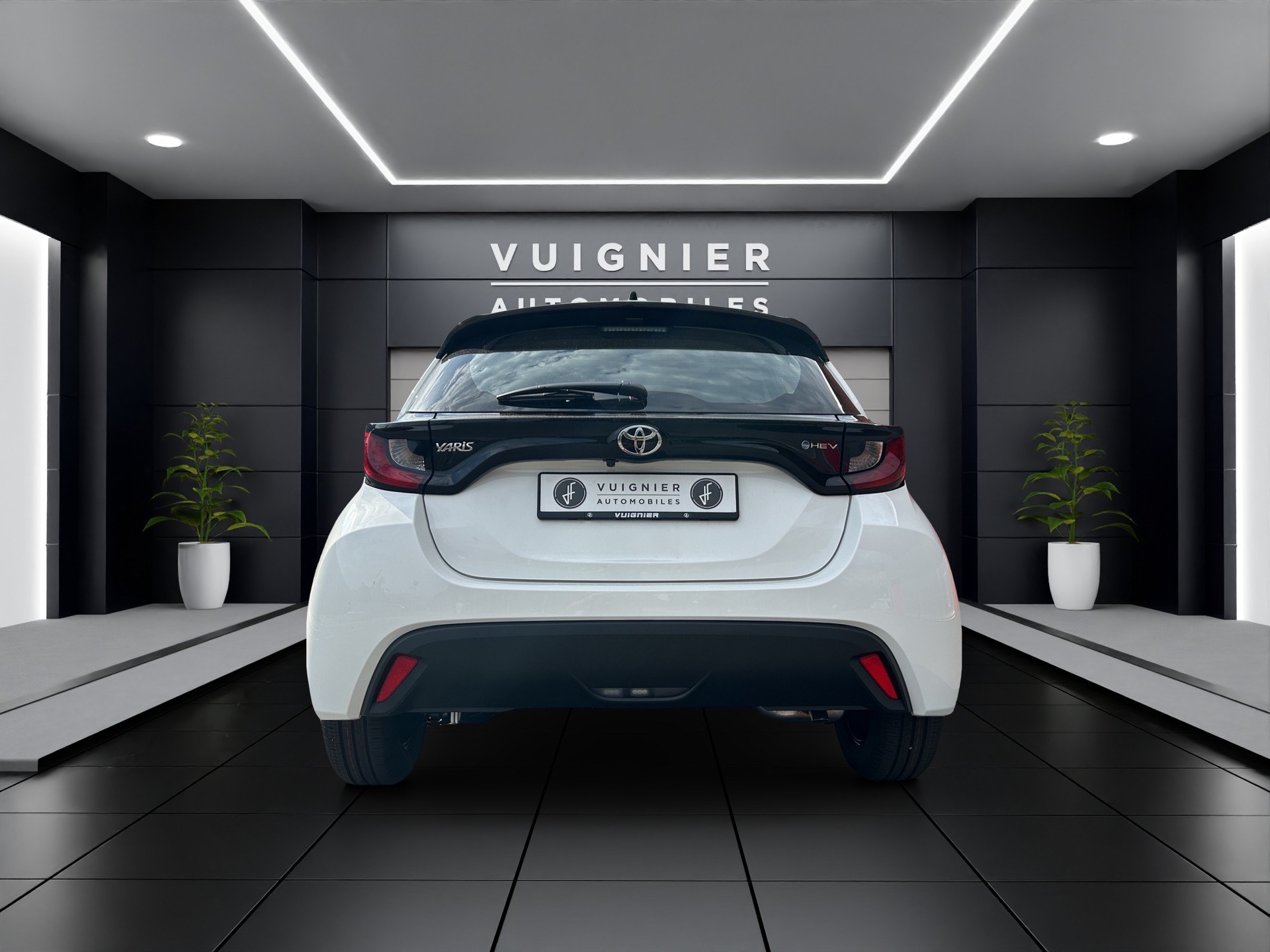 TOYOTA Yaris 1.5 Comfort e-CVT-image-3