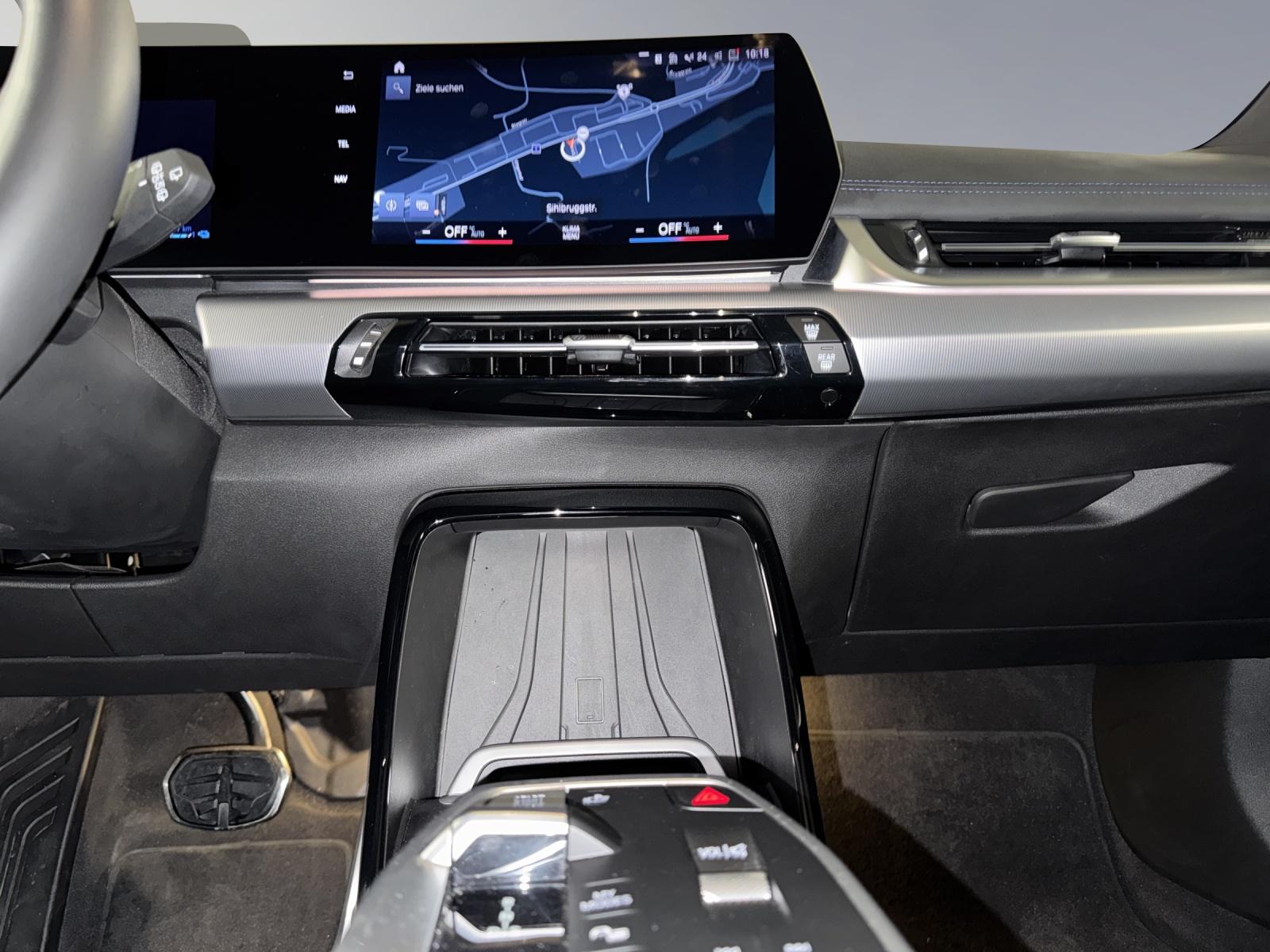 BMW 230e xDrive paddles Active Tourer-image-13