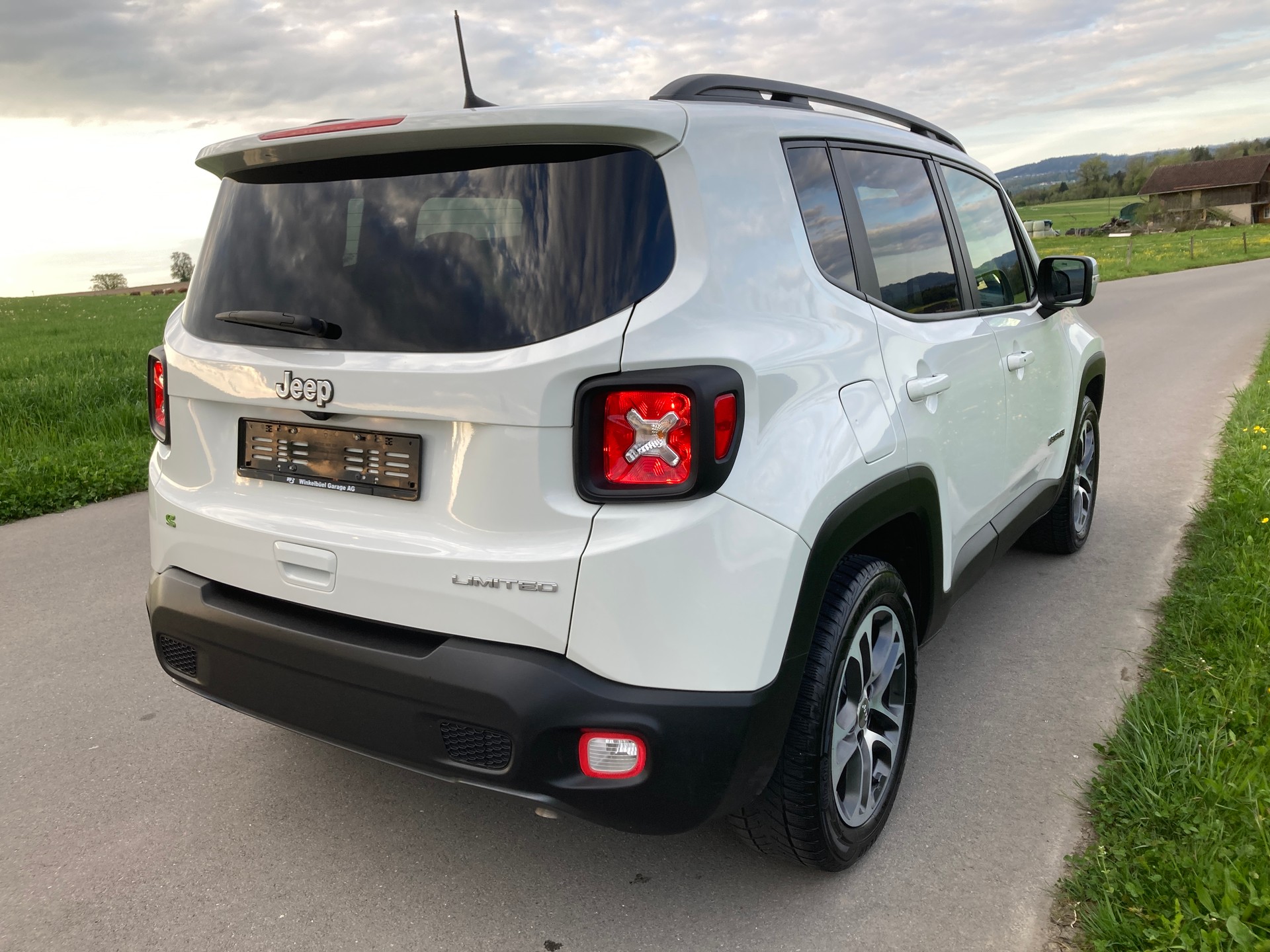 JEEP Renegade 1.5 MHEV Limited-showroom-element-3