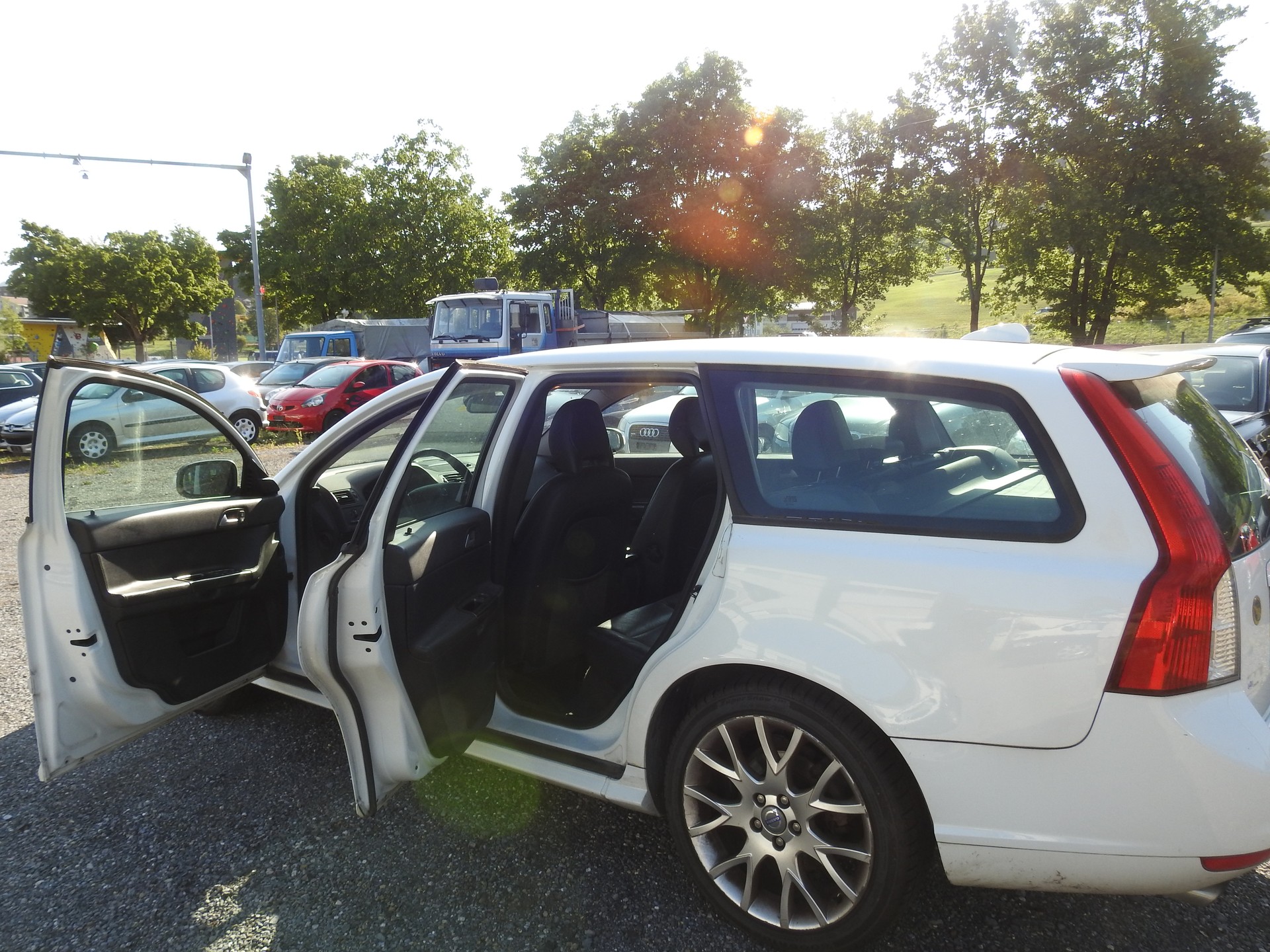 VOLVO V50 T5 Momentum R-Design-image-15