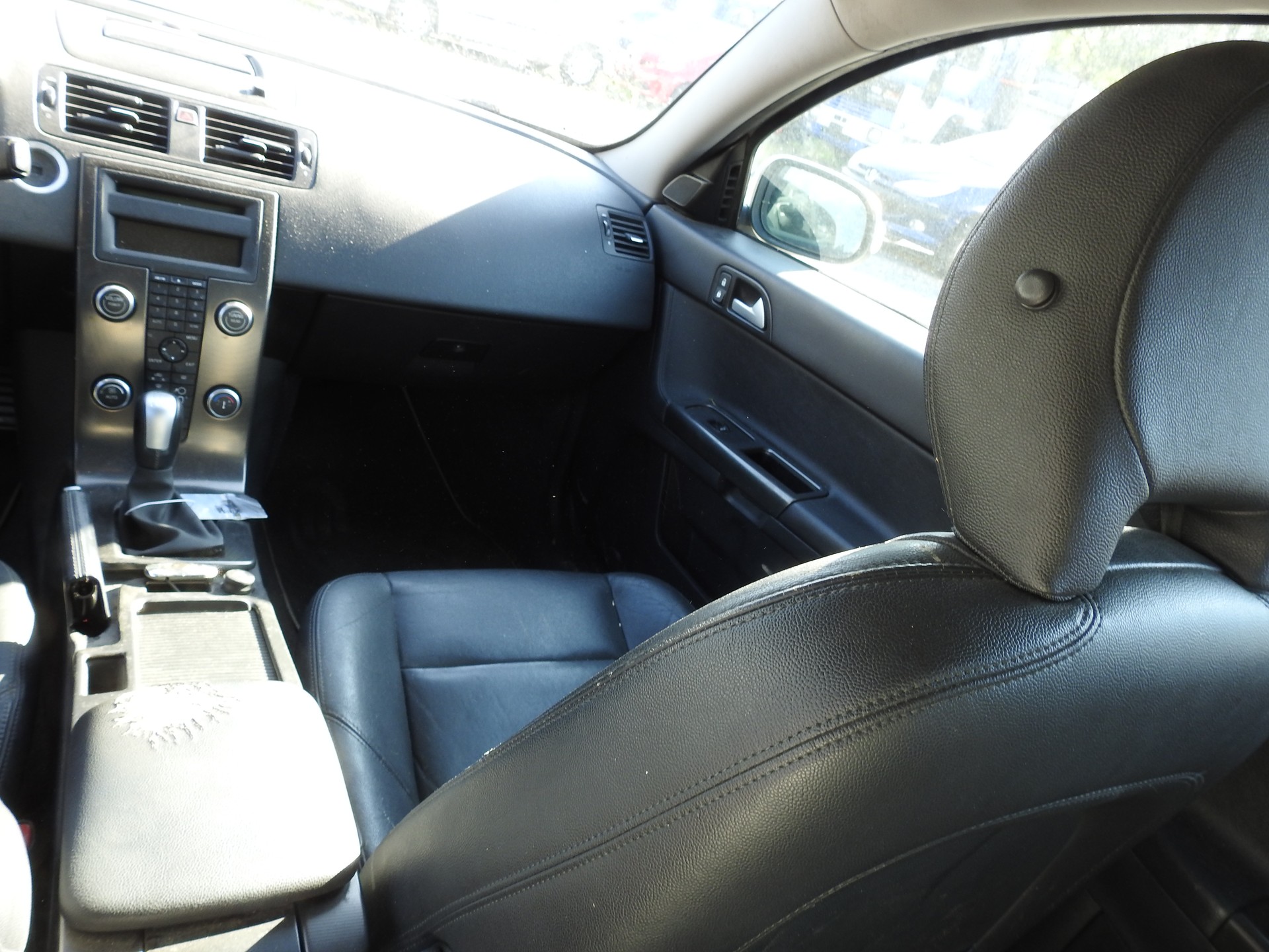 VOLVO V50 T5 Momentum R-Design-image-18