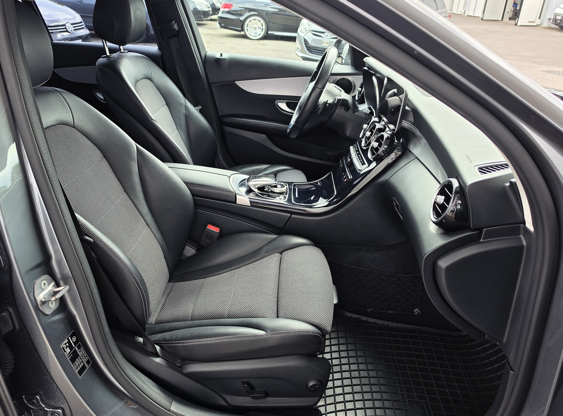 MERCEDES-BENZ C 220 d AMG Line 9G-Tronic-image-5