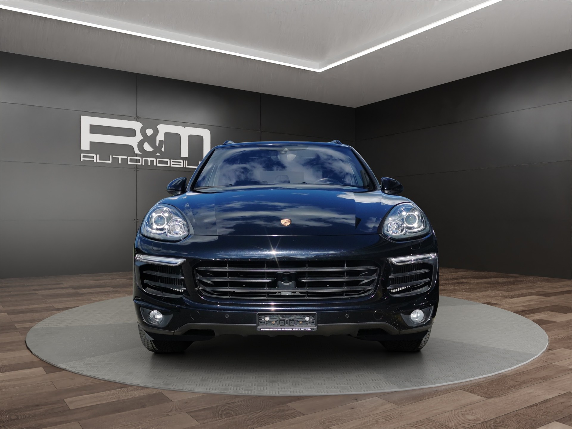 PORSCHE Cayenne S Diesel-showroom-element-1