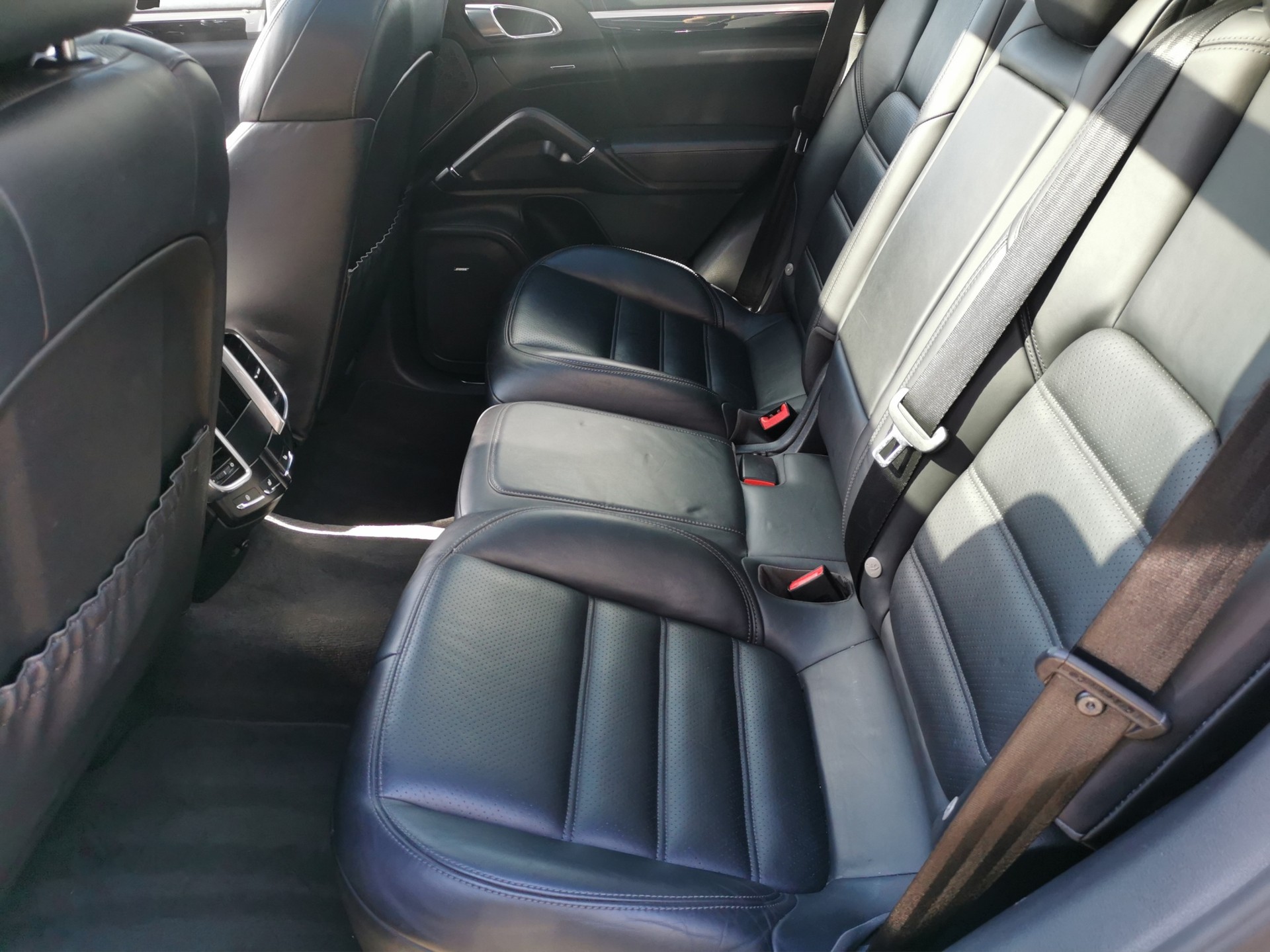 PORSCHE Cayenne S Diesel-image-8