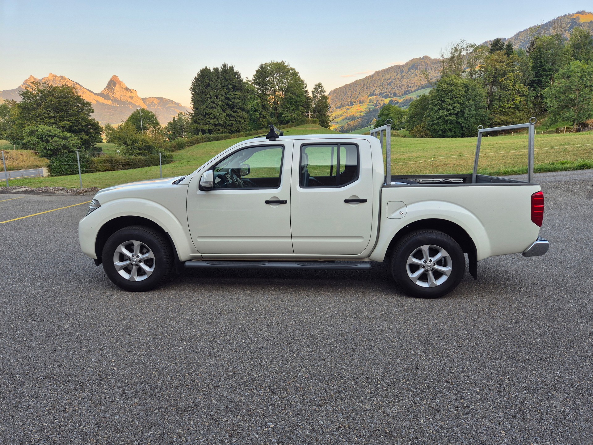 NISSAN Navara Double Cab 2.5 dCi 4WD Automat-image-1