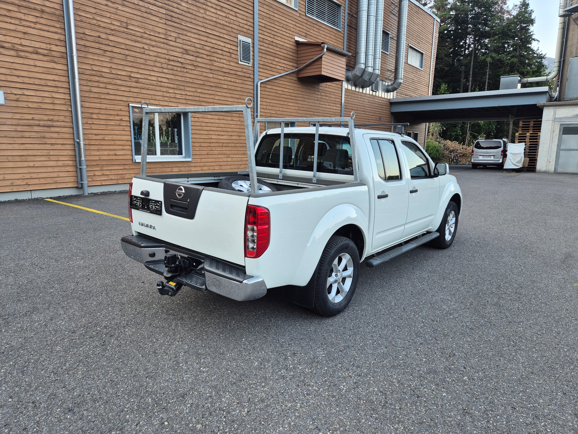 NISSAN Navara Double Cab 2.5 dCi 4WD Automat-image-3