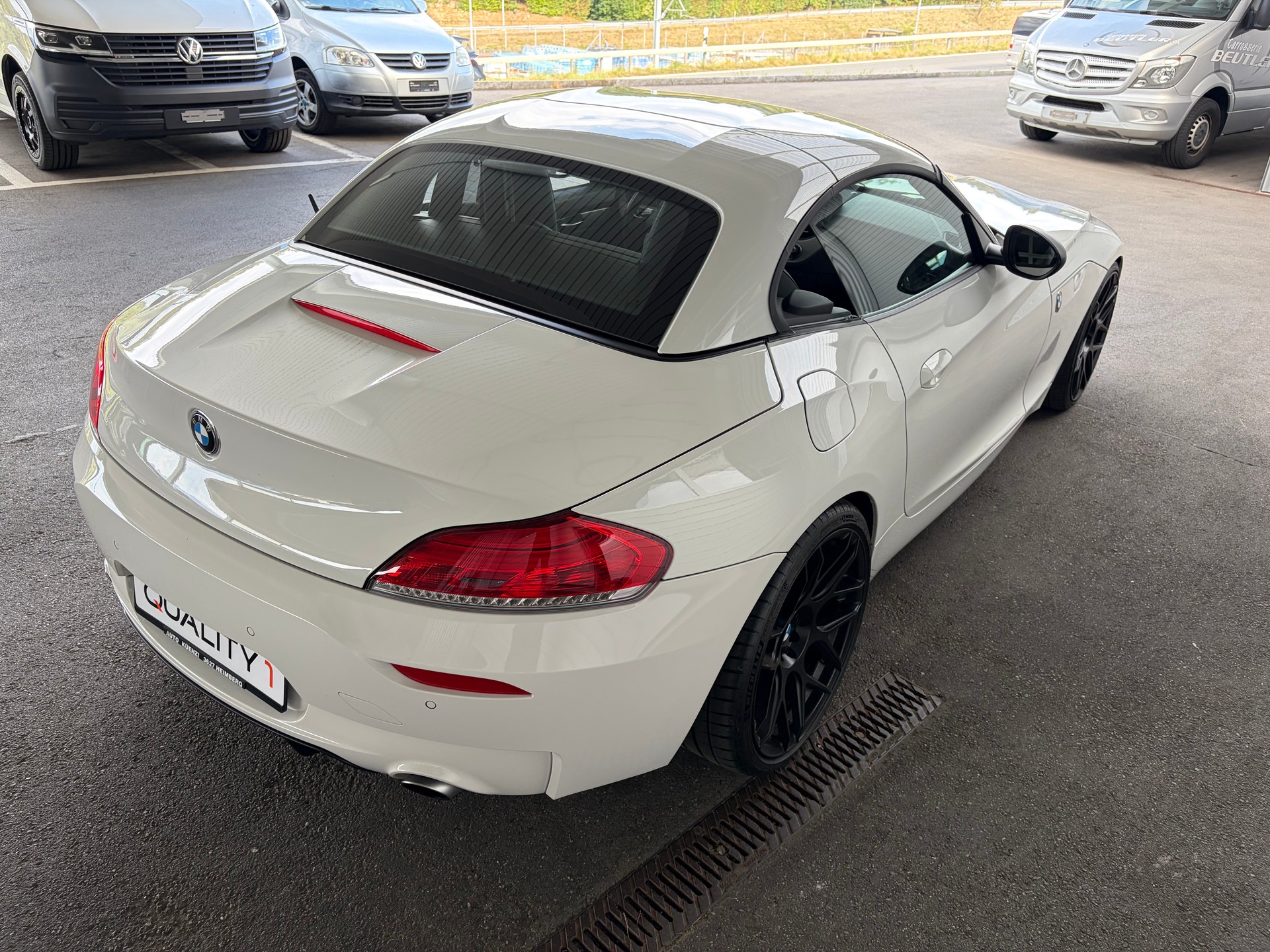 BMW Z4 sDrive35is DKG-showroom-element-3