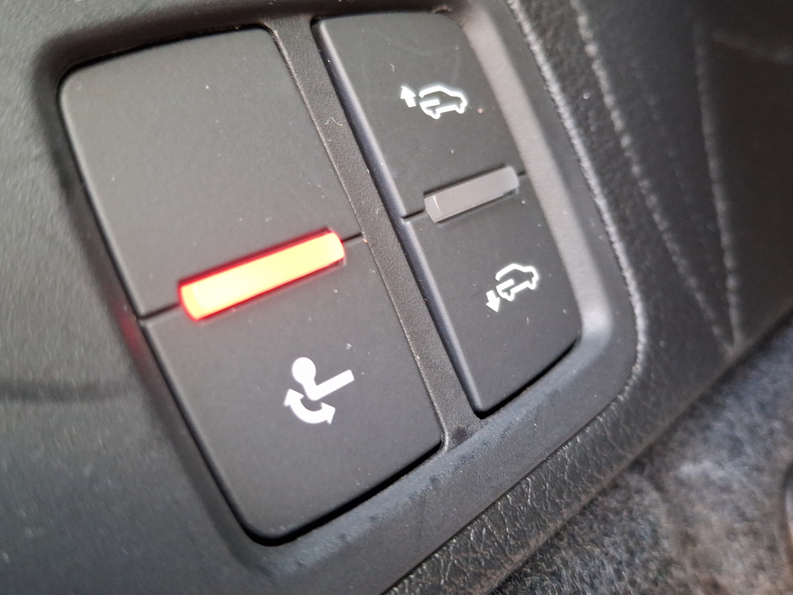 AUDI Q5 40 TDI Black Edition quattro S-tronic-image-13