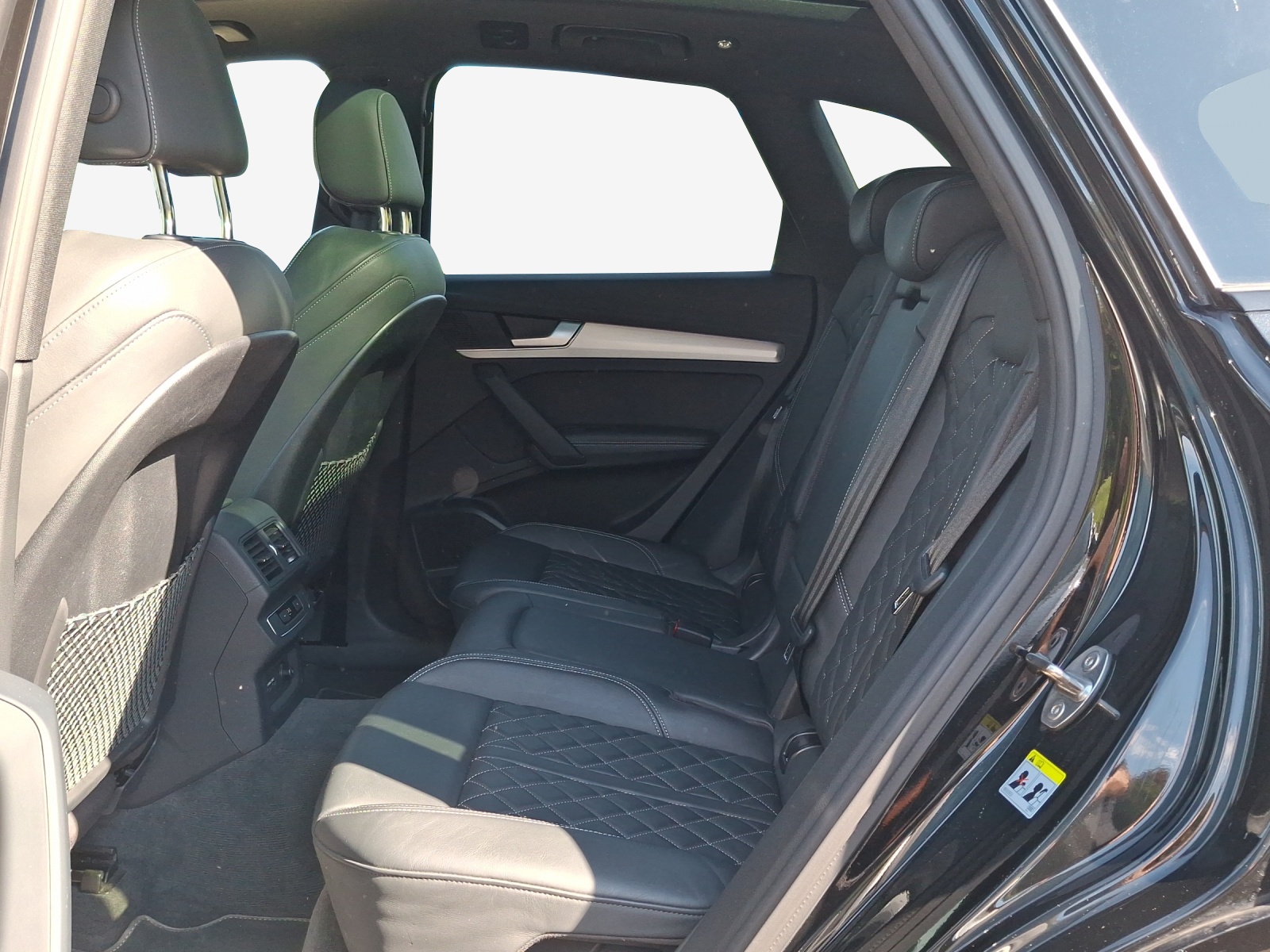 AUDI Q5 40 TDI Black Edition quattro S-tronic-image-11