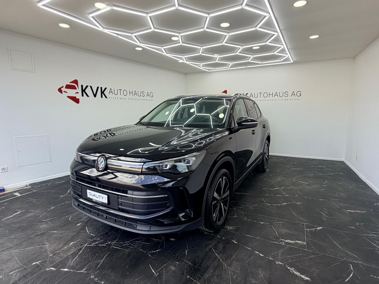 VW Tiguan 2.0 TSI DSG Life 4Motion | Neuwagenzustand | CH-Fahrzeug |-showroom-element-1