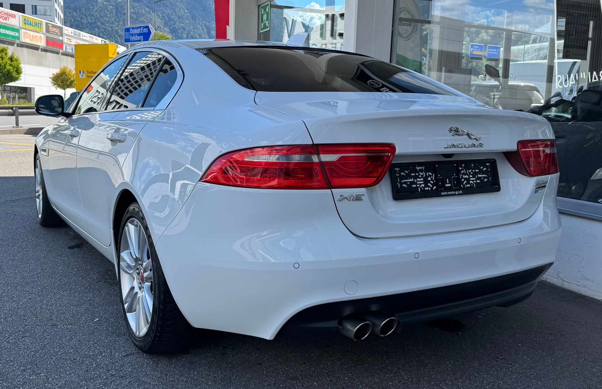 JAGUAR XE 20d Automat AWD-showroom-element-3