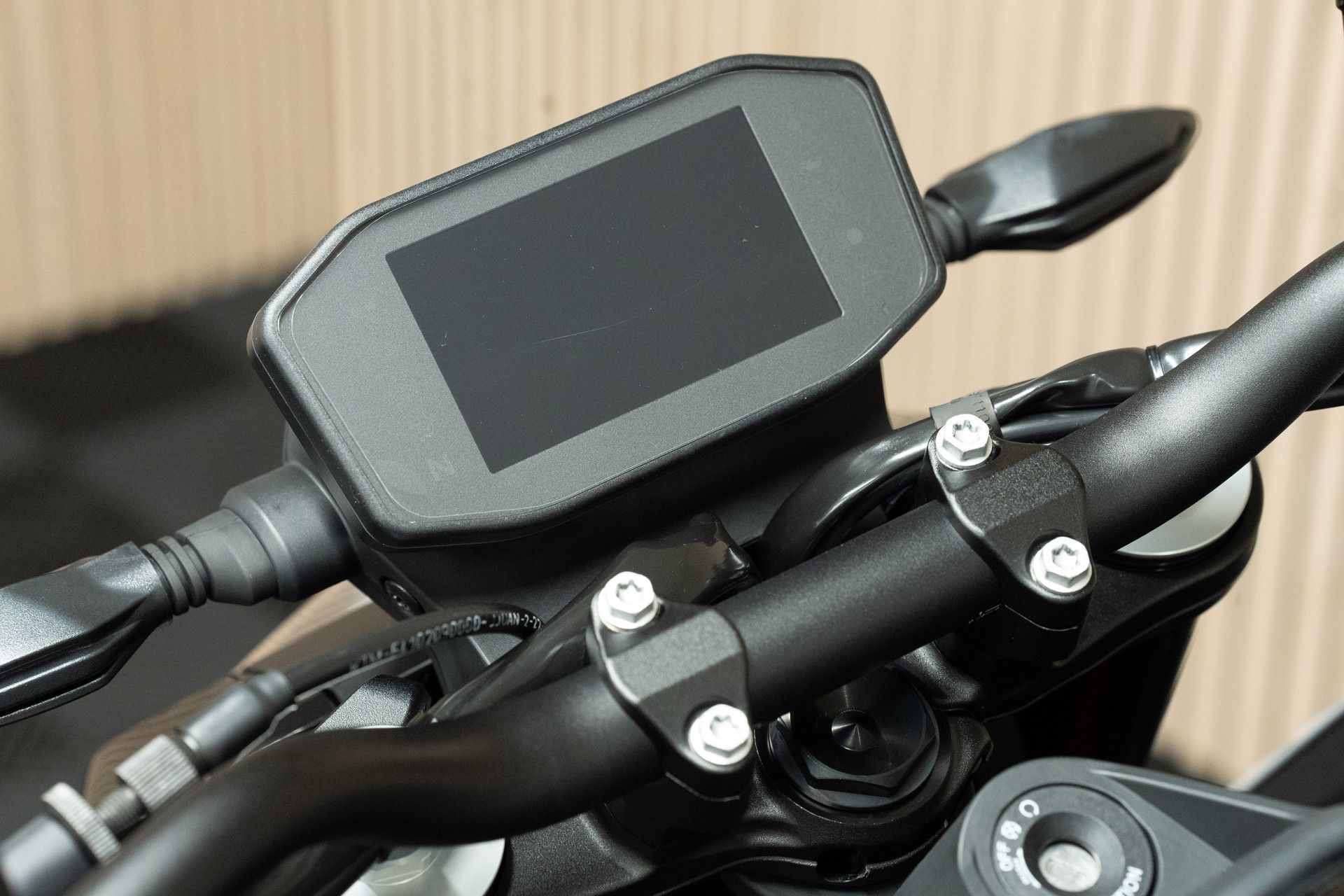 KTM 790 Duke (35 kW / 70 kW)-showroom-element-2