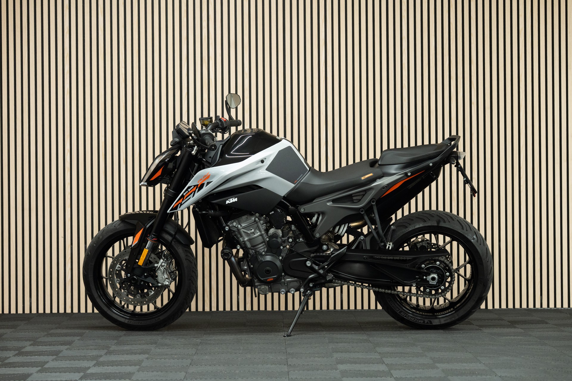 KTM 790 Duke (35 kW / 70 kW)-showroom-element-1