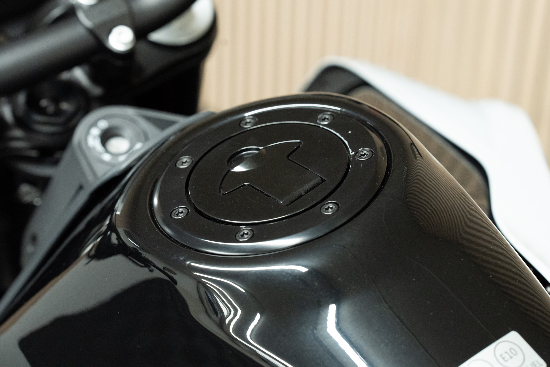KTM 790 Duke (35 kW / 70 kW)-showroom-element-3