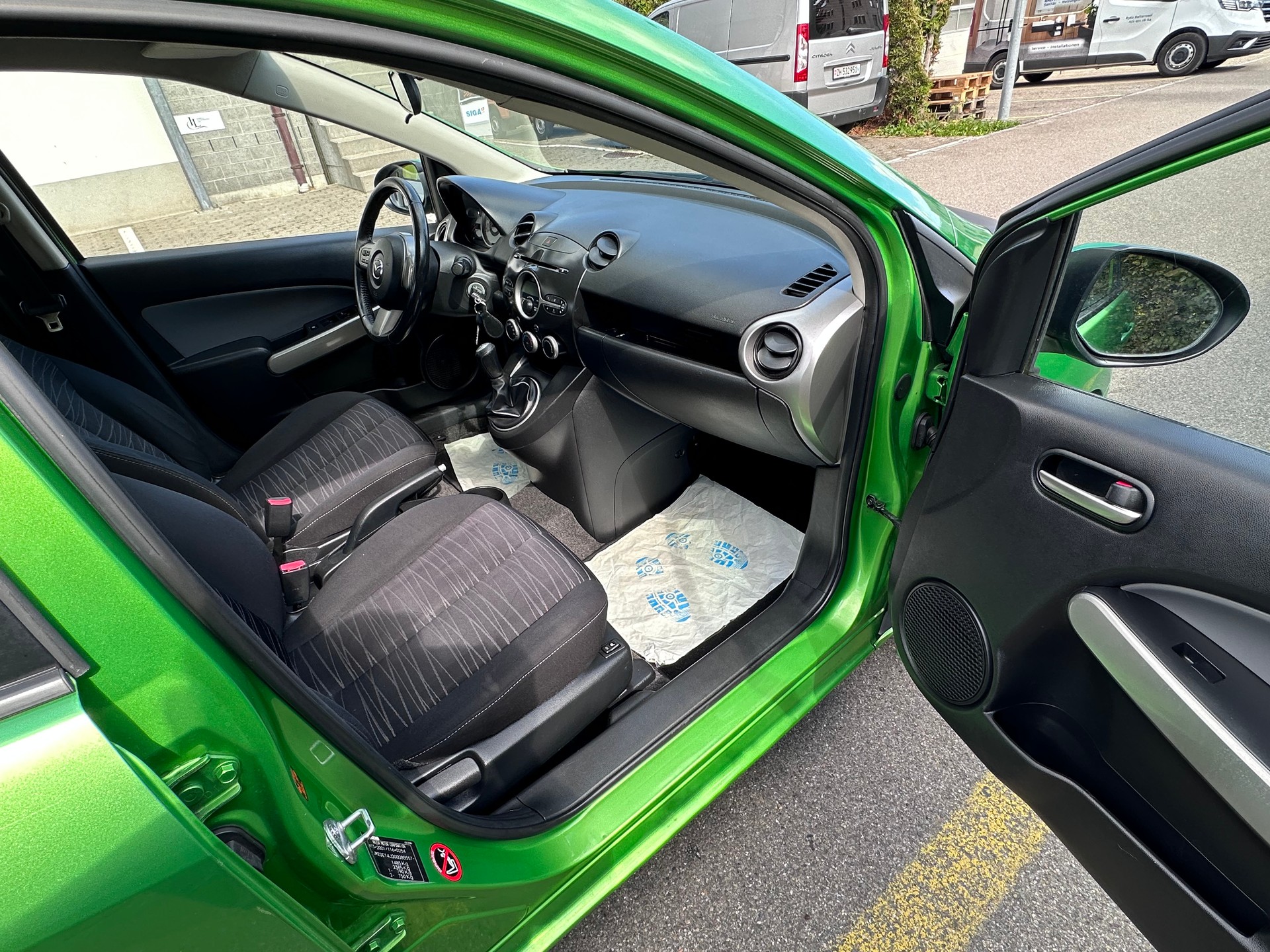 MAZDA 2 1.3i 16V Exclusive-image-8