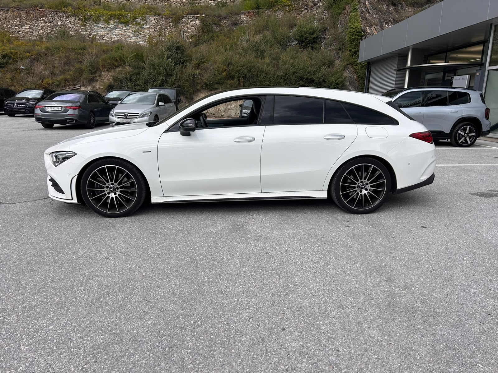MERCEDES-BENZ CLA Shooting Brake 250 4Matic 7G-DCT AMG Line-showroom-element-1