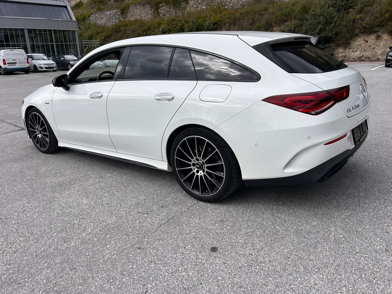 MERCEDES-BENZ CLA Shooting Brake 250 4Matic 7G-DCT AMG Line-showroom-element-2
