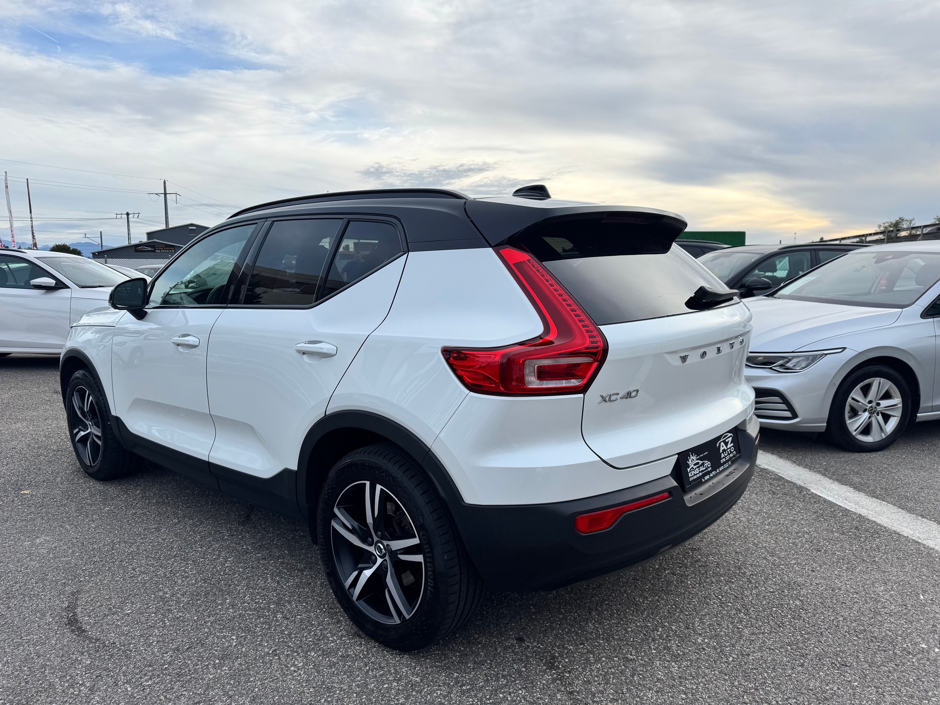 VOLVO XC40 B4 Benzin Mild Hybrid AWD R-Design Geartronic GARANTIE 2 ans 🇨🇭-showroom-element-3