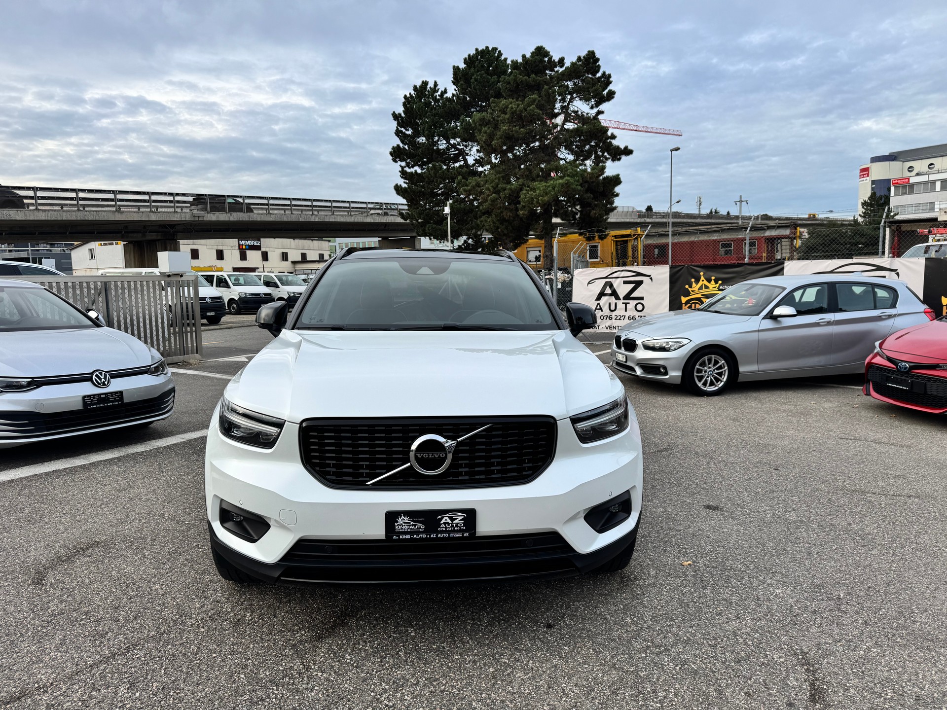 VOLVO XC40 B4 Benzin Mild Hybrid AWD R-Design Geartronic GARANTIE 2 ans 🇨🇭