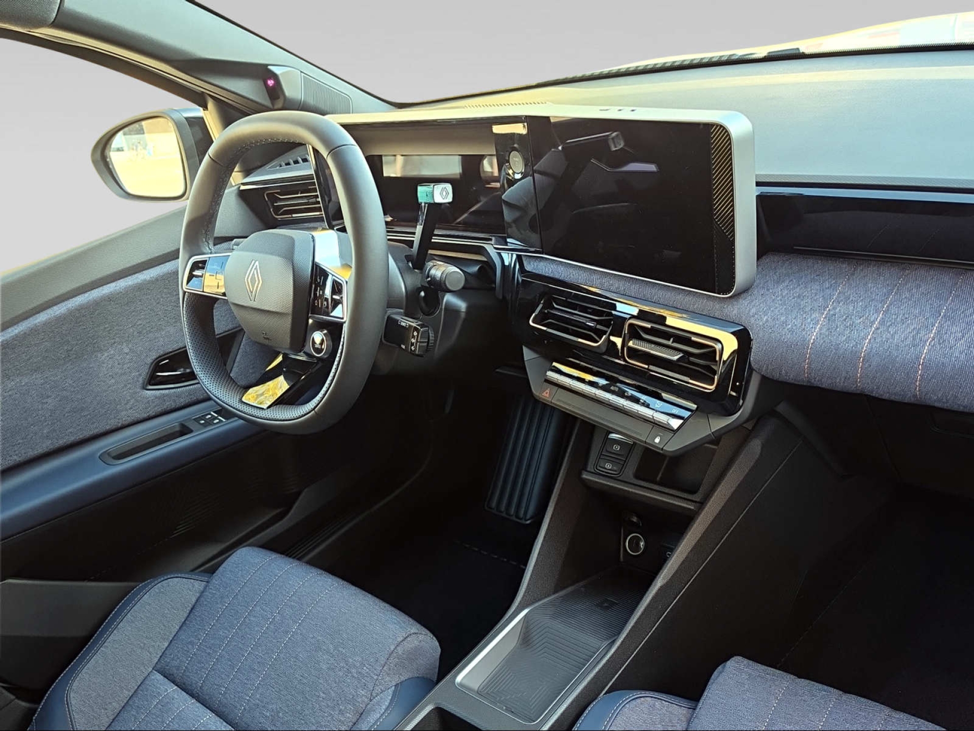 RENAULT R4 E-Tech-image-9