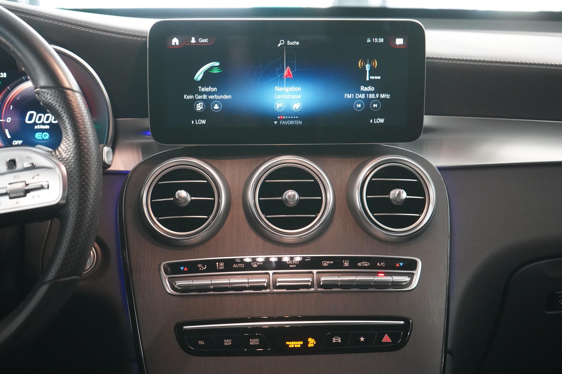 MERCEDES-BENZ GLC-Klasse X253 GLC 300 e AMG Line 4m-image-11