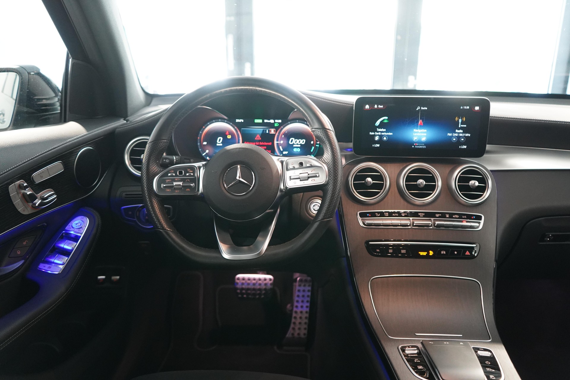 MERCEDES-BENZ GLC-Klasse X253 GLC 300 e AMG Line 4m-image-7