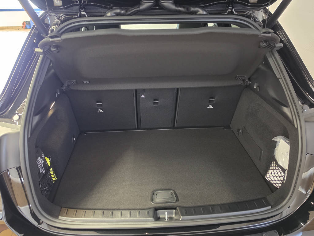 MERCEDES-BENZ GLA 220 4Matic AMG Line-showroom-element-3