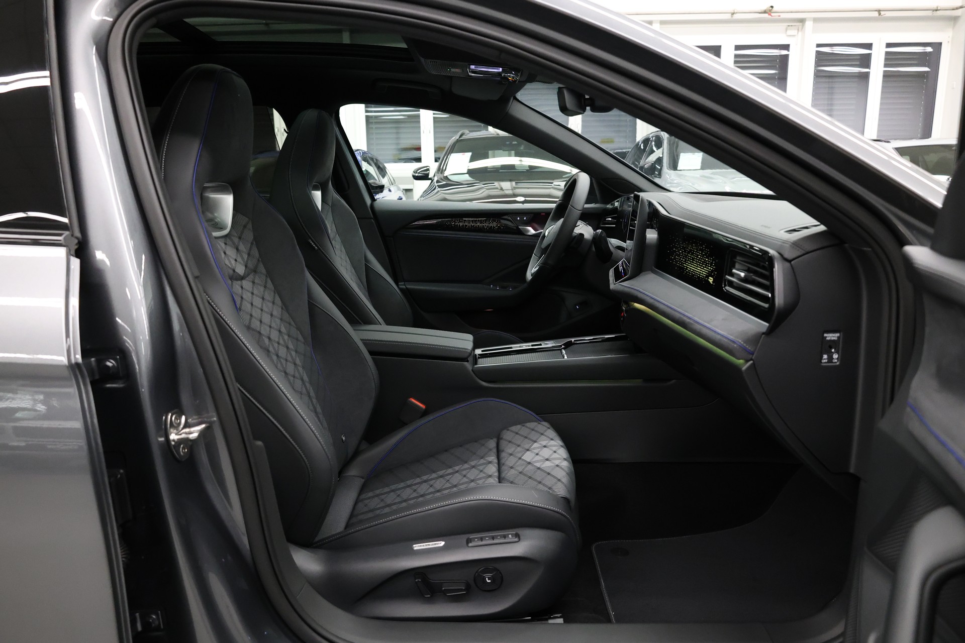 VW Passat Variant 2.0 TDI R-Line DSG 4motion-image-20