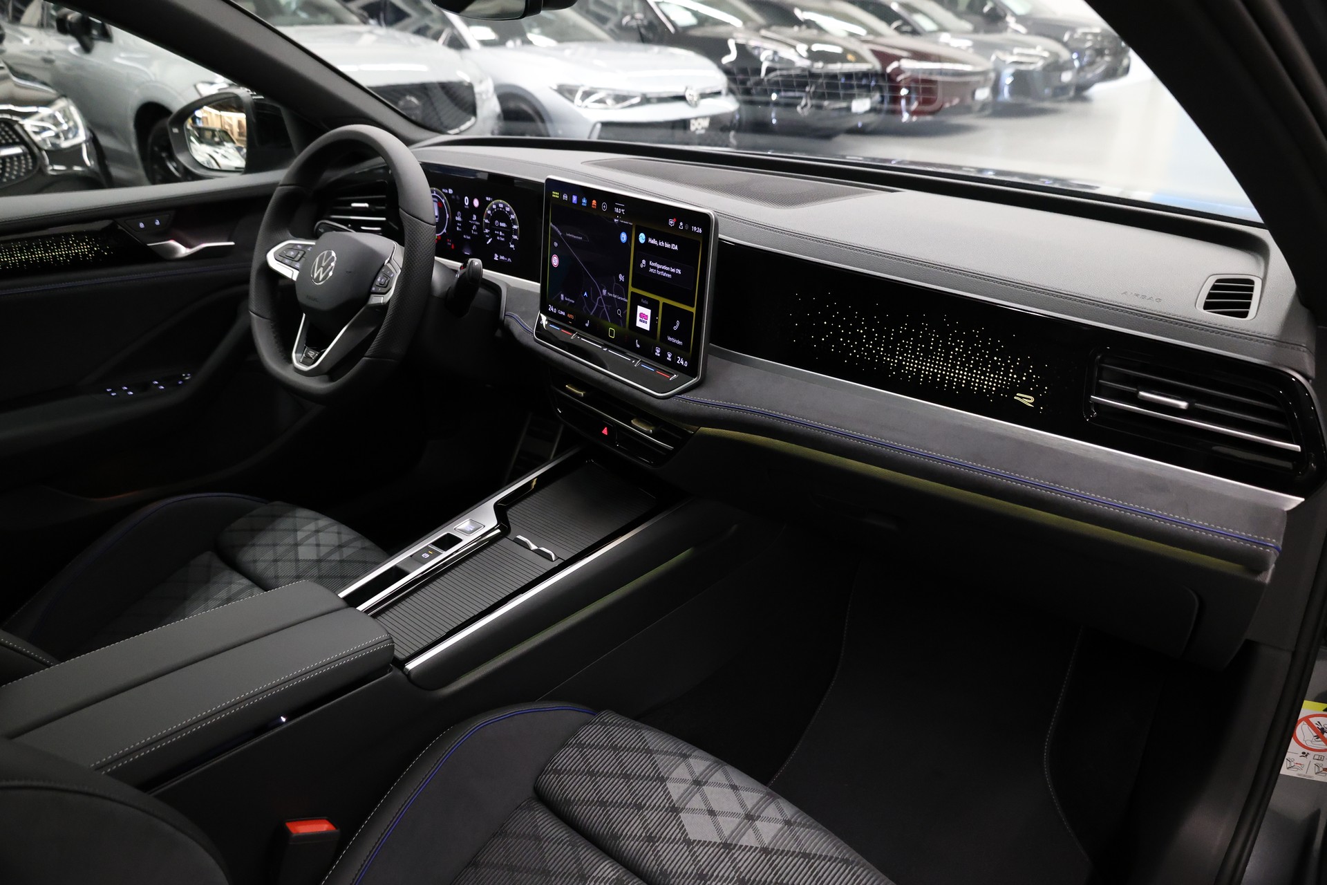 VW Passat Variant 2.0 TDI R-Line DSG 4motion-image-28