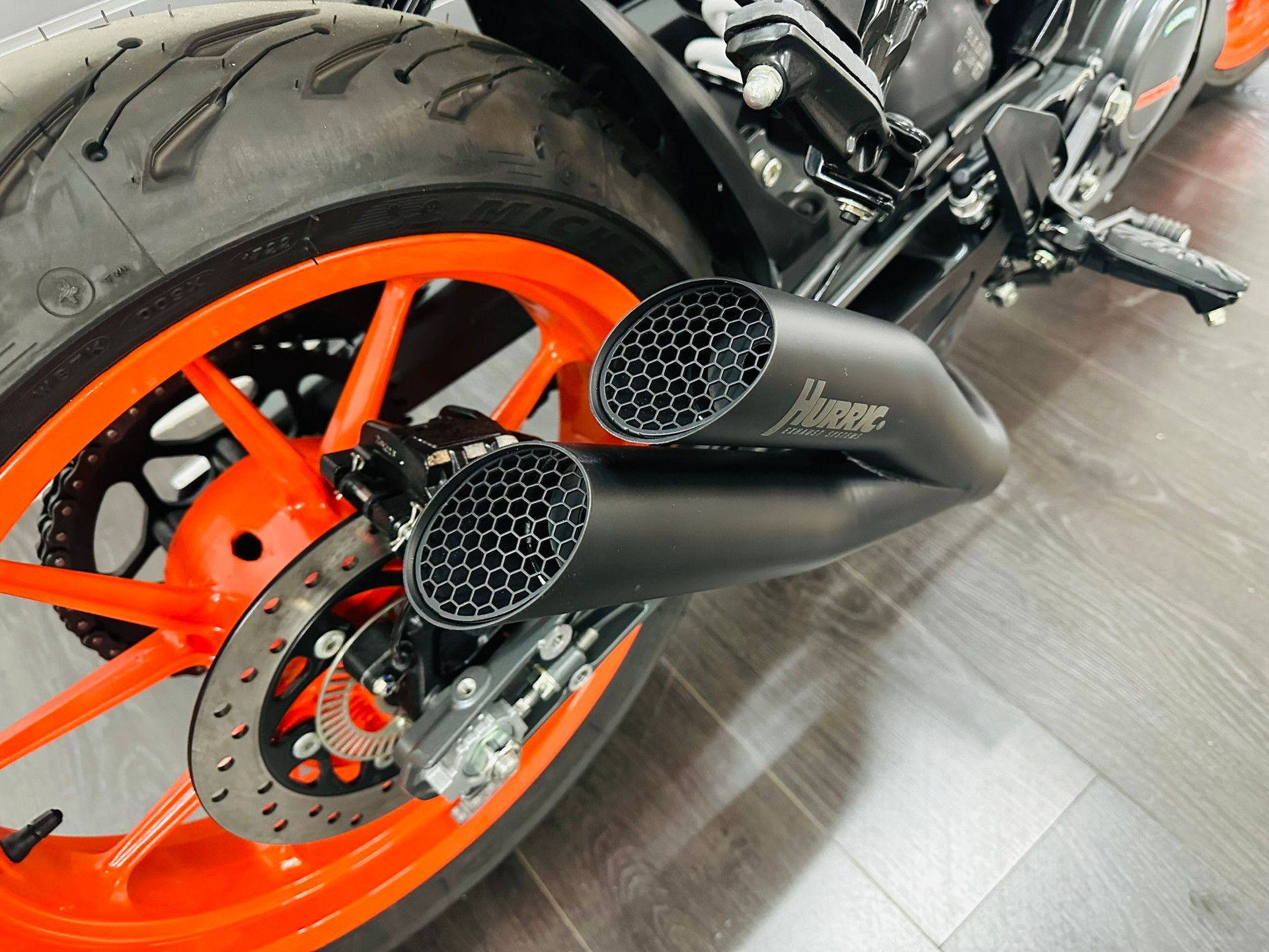 KTM 125 Duke-image-2