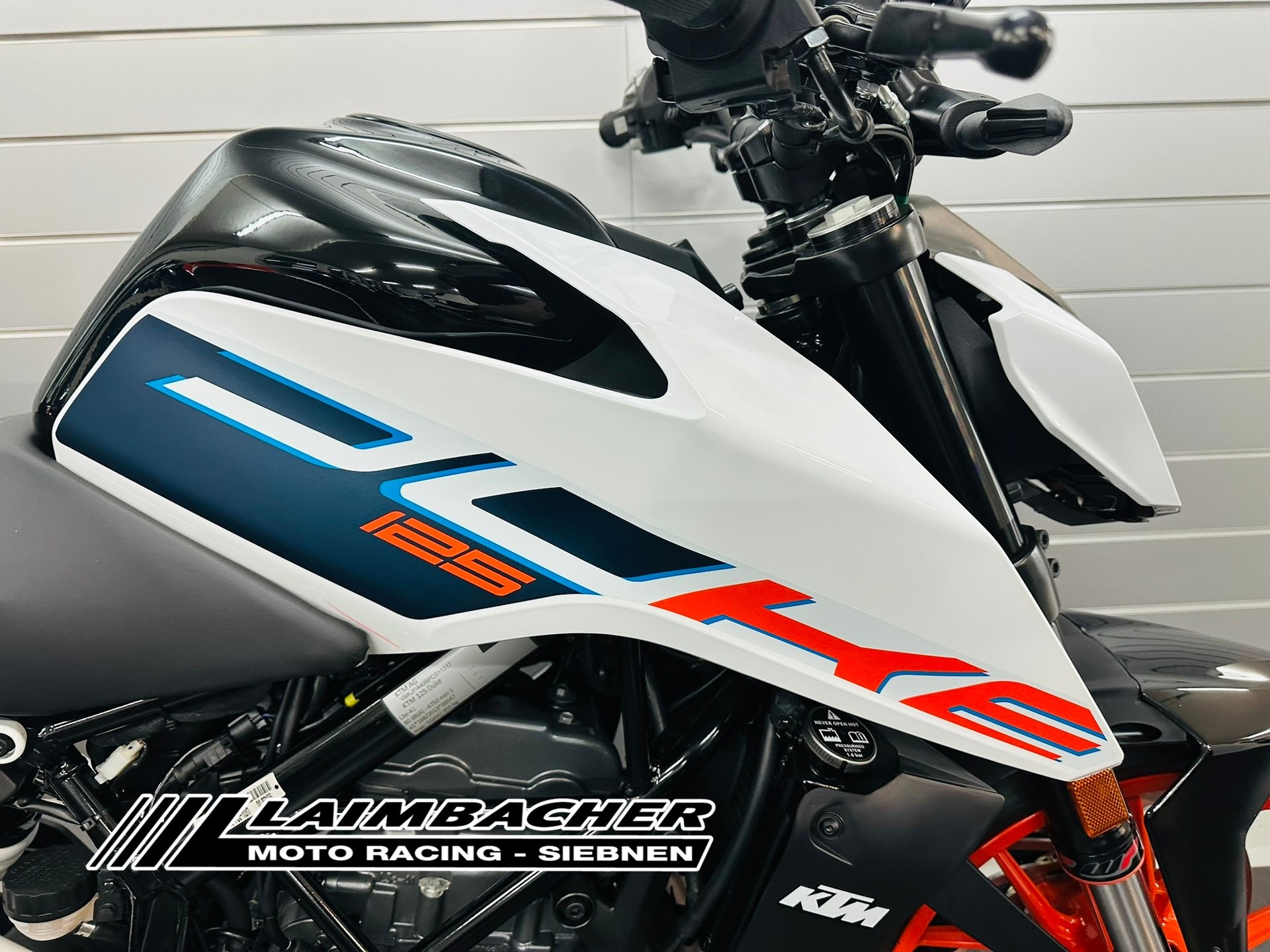 KTM 125 Duke-image-1