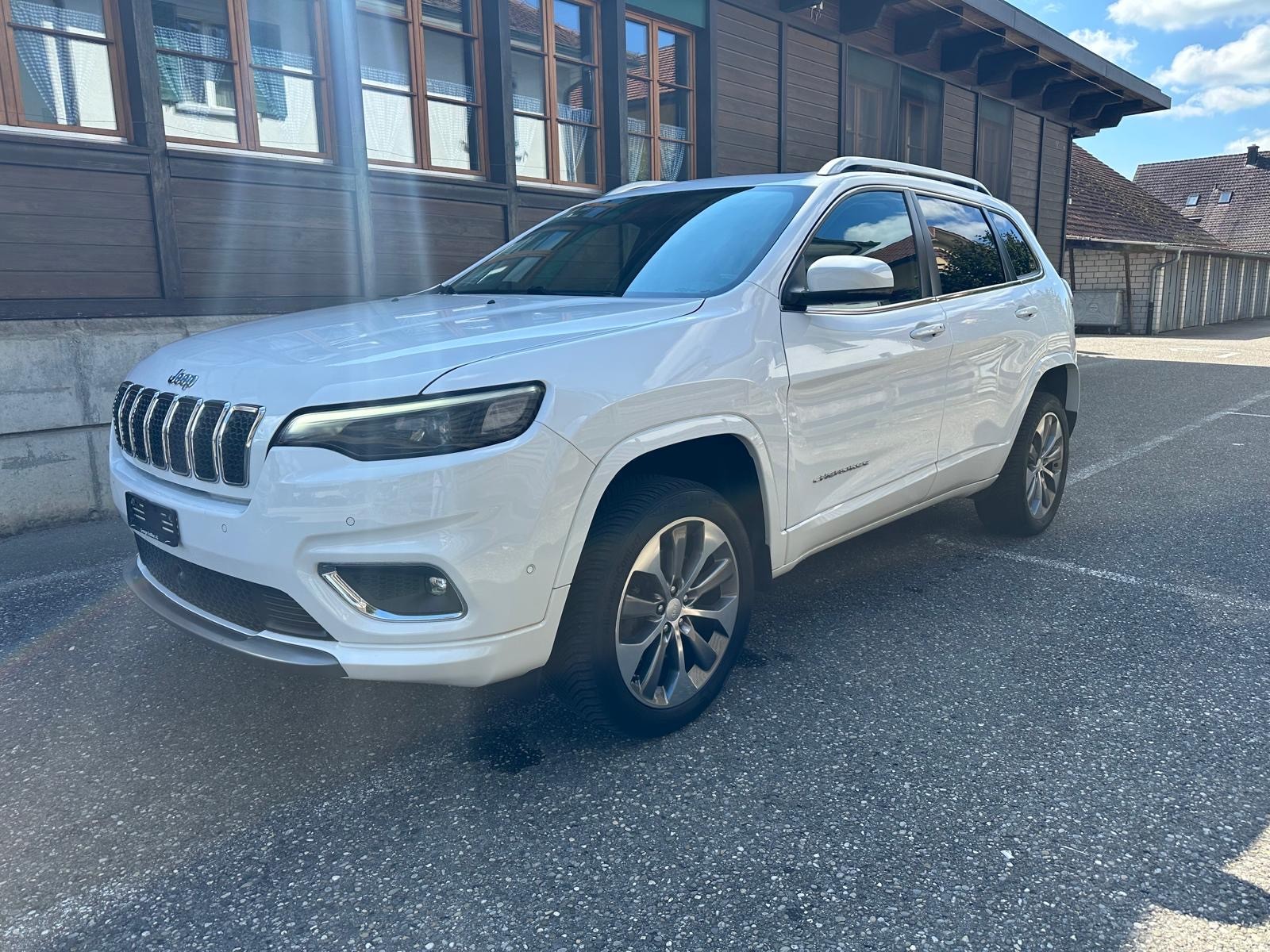 JEEP Cherokee 2.2MJ Overland AWD 9ATX-showroom-element-1