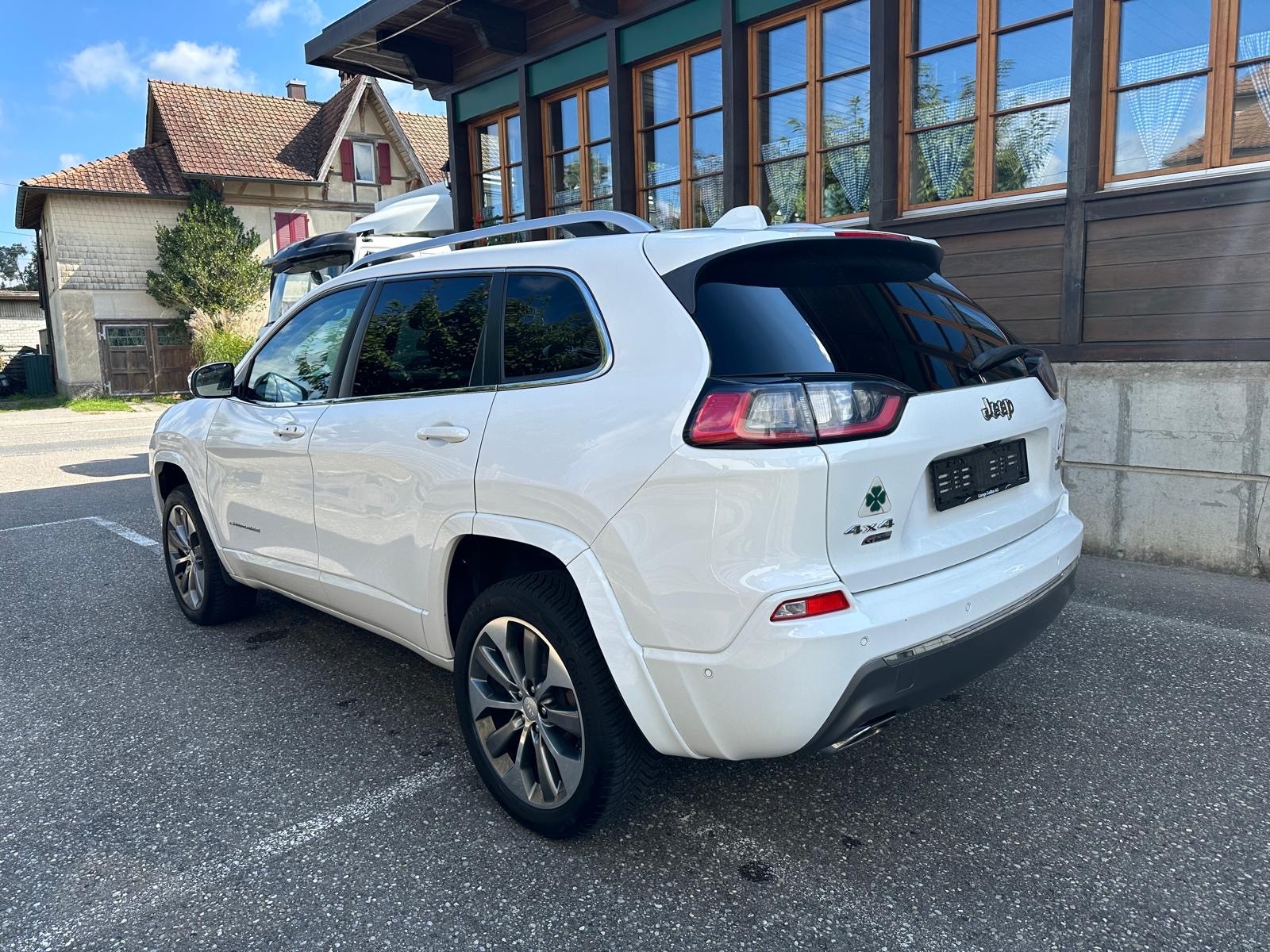 JEEP Cherokee 2.2MJ Overland AWD 9ATX-showroom-element-2