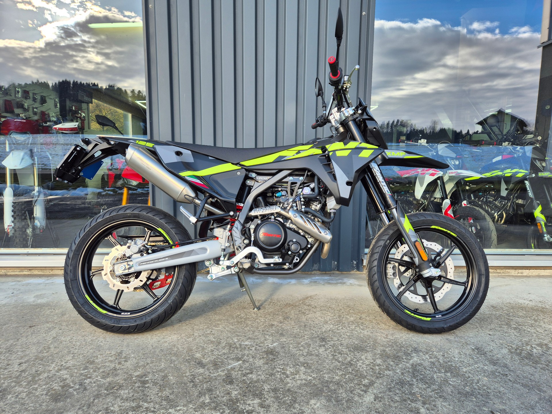 FANTIC XMF 125 Motard-image-2