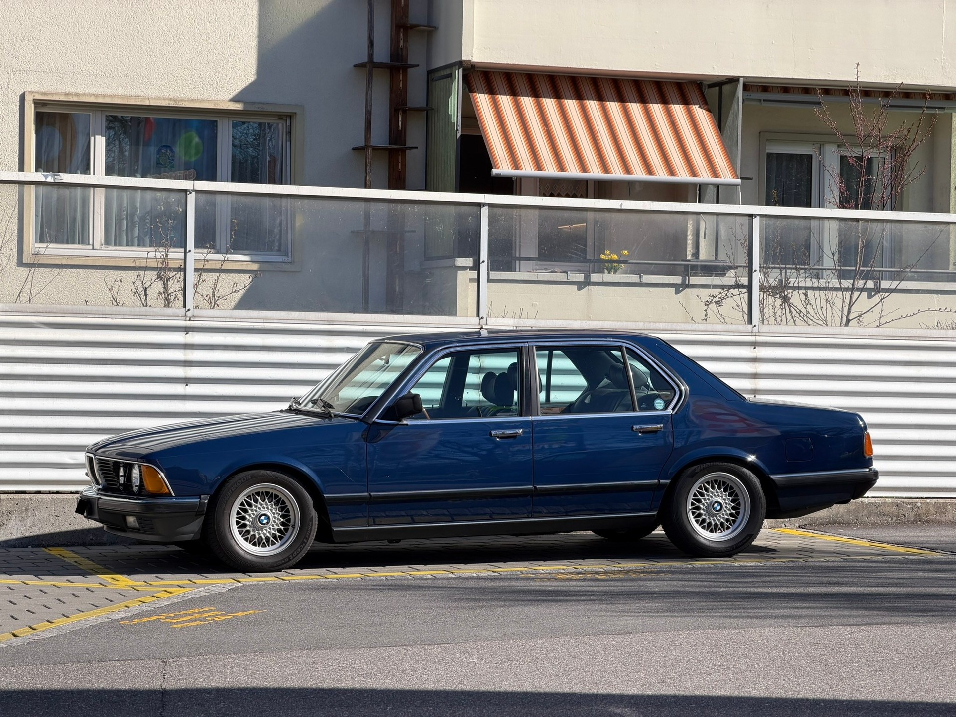 BMW 745i A-image-1