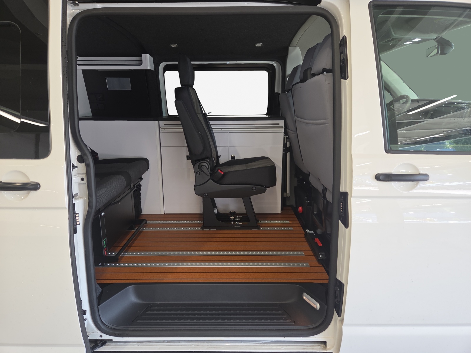 VW Envi Pure 2.0 TDI-image-13