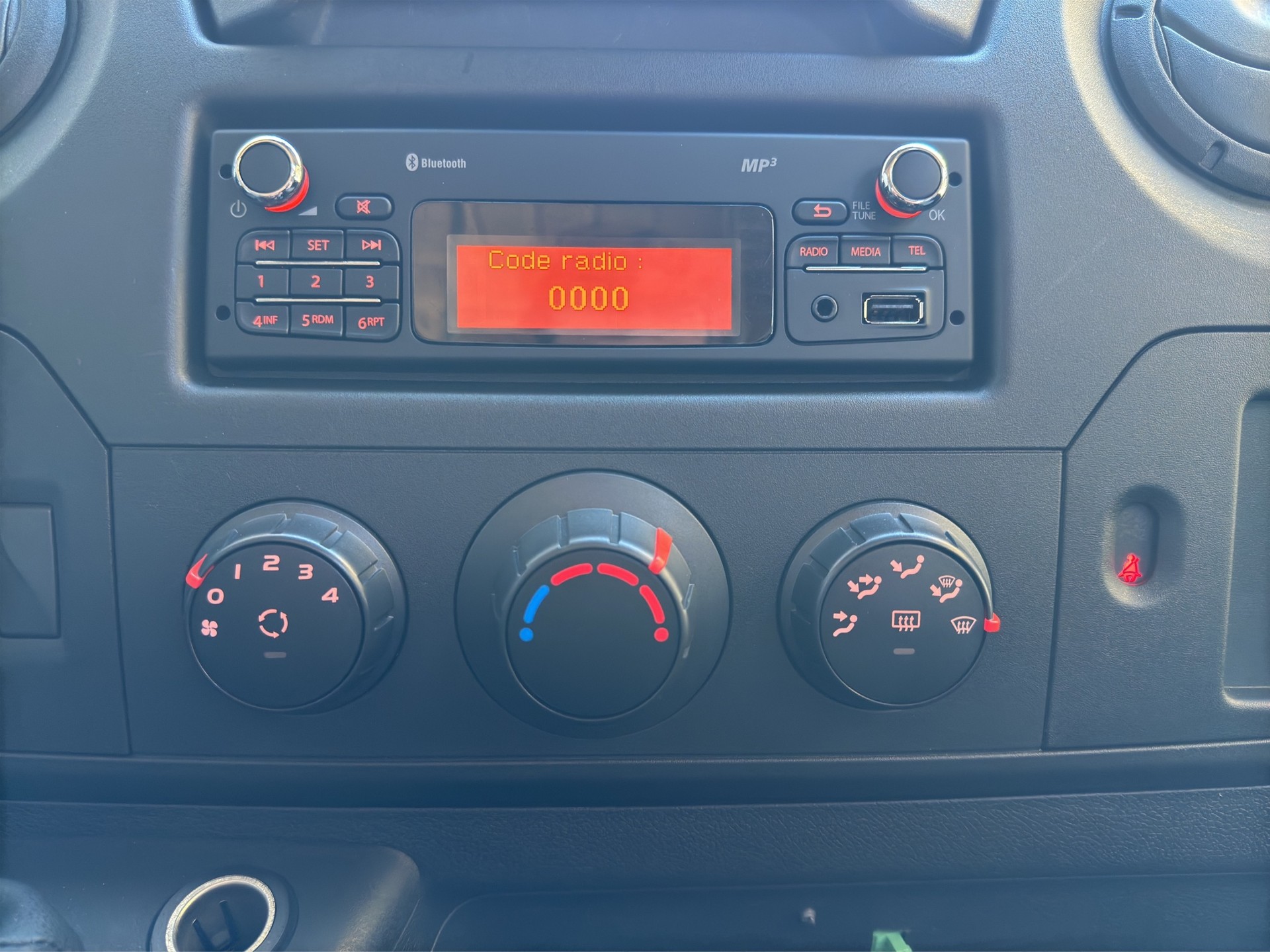 RENAULT Master T35 2.3dCi 130 L3H3-image-13