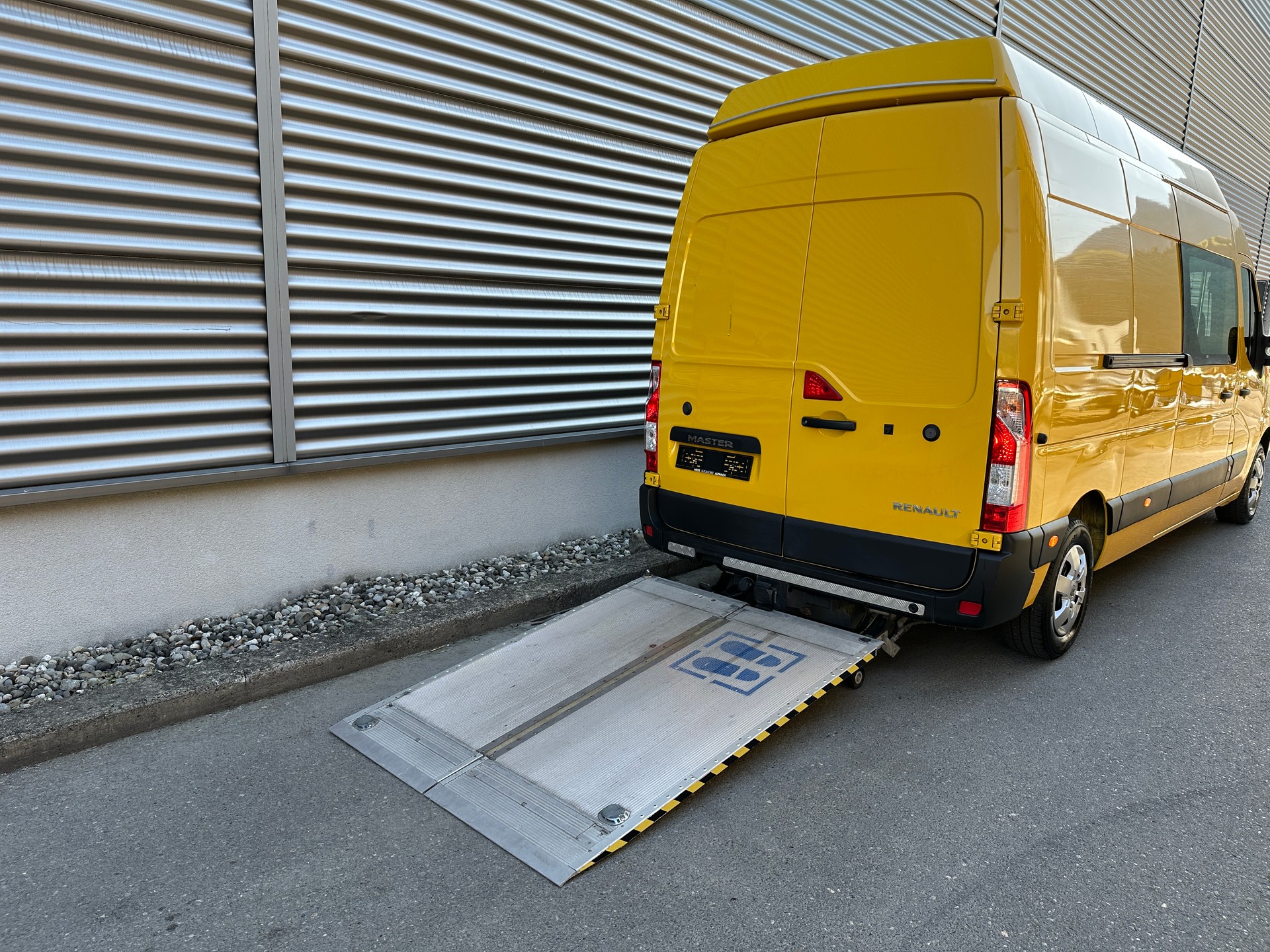 RENAULT Master T35 2.3dCi 130 L3H3-image-19