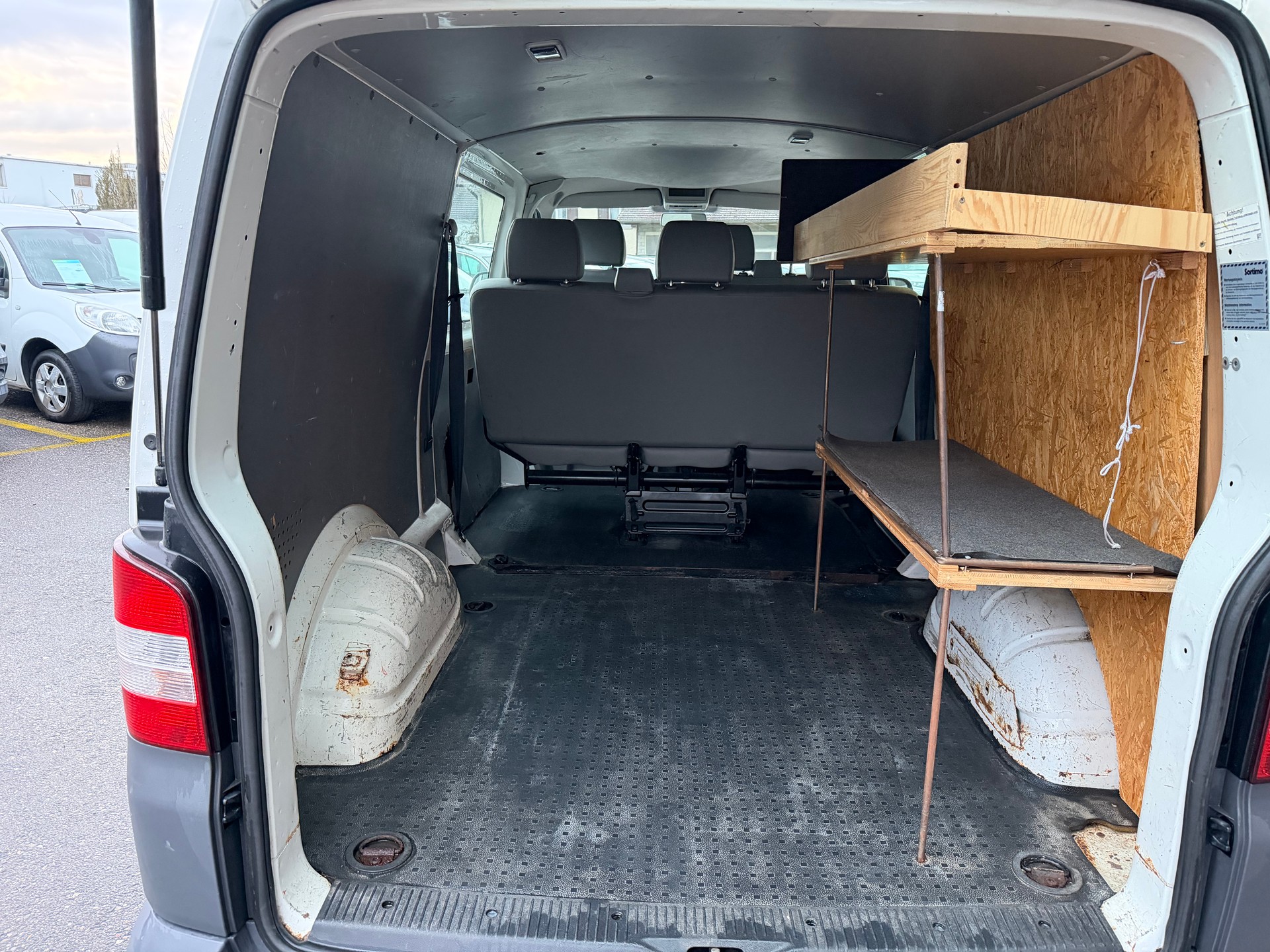 VW T5 2.0 TDI 6 Plätze-image-12