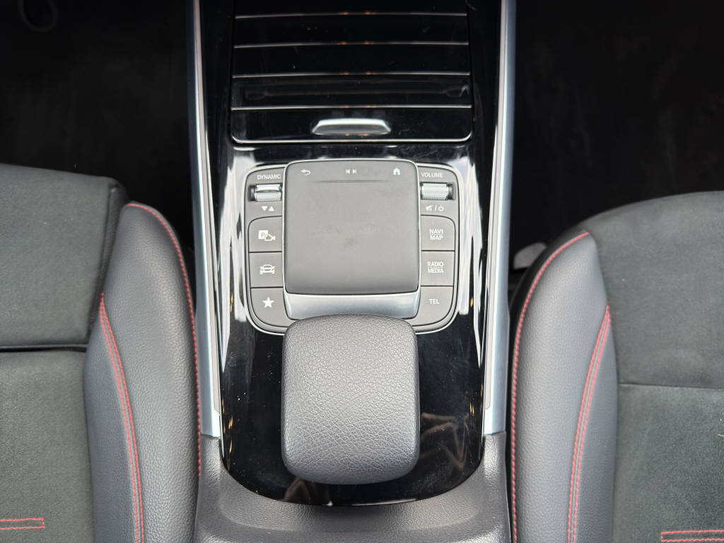 MERCEDES-BENZ GLB 220 d AMG Line 4matic-image-12