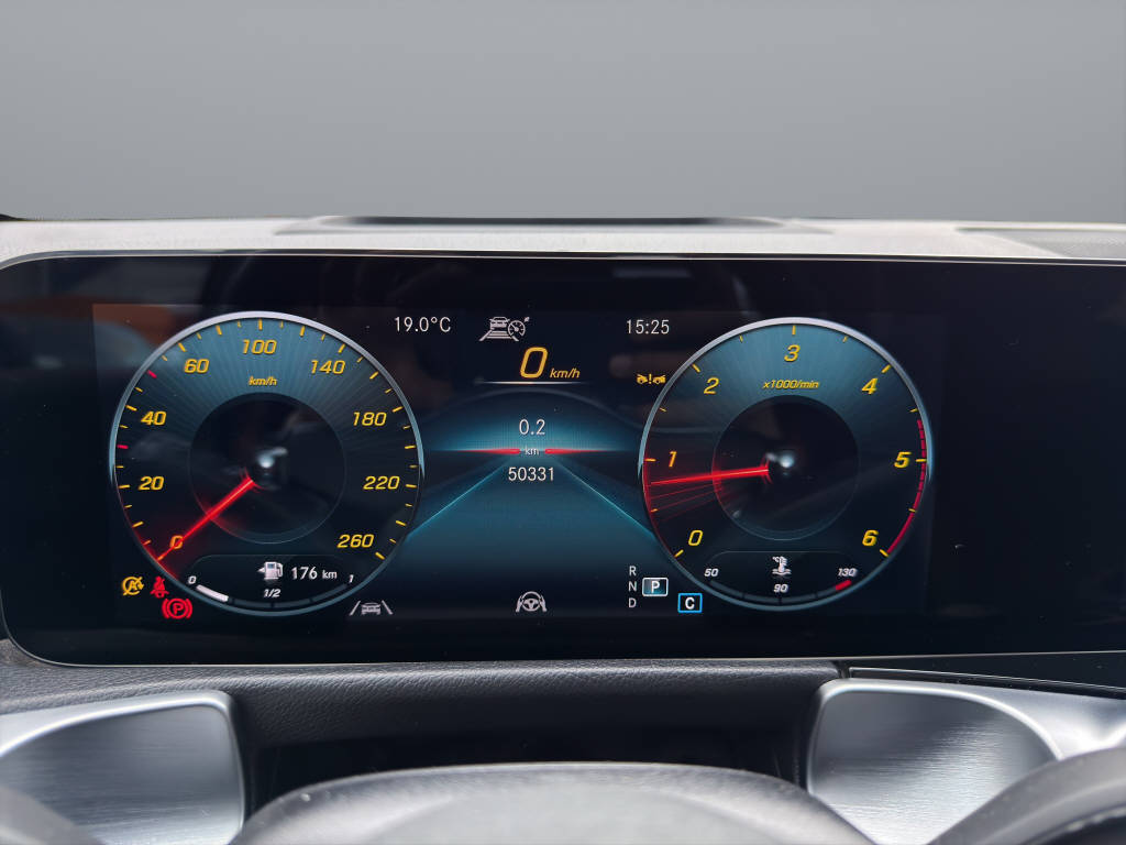 MERCEDES-BENZ GLB 220 d AMG Line 4matic-image-10