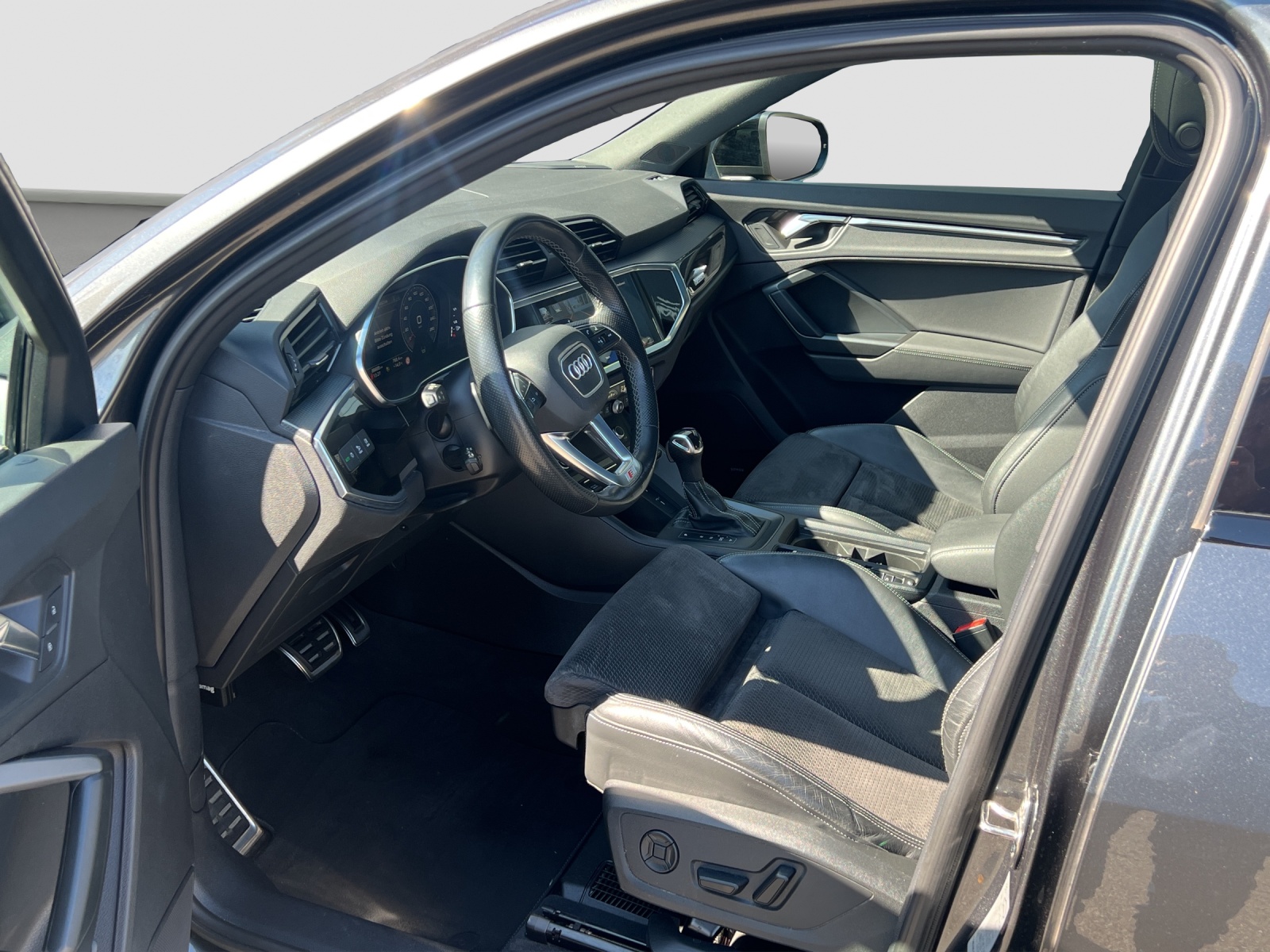 AUDI Q3 Sportback 2.0 45 TFSI S line quattro S-Tronic-image-8